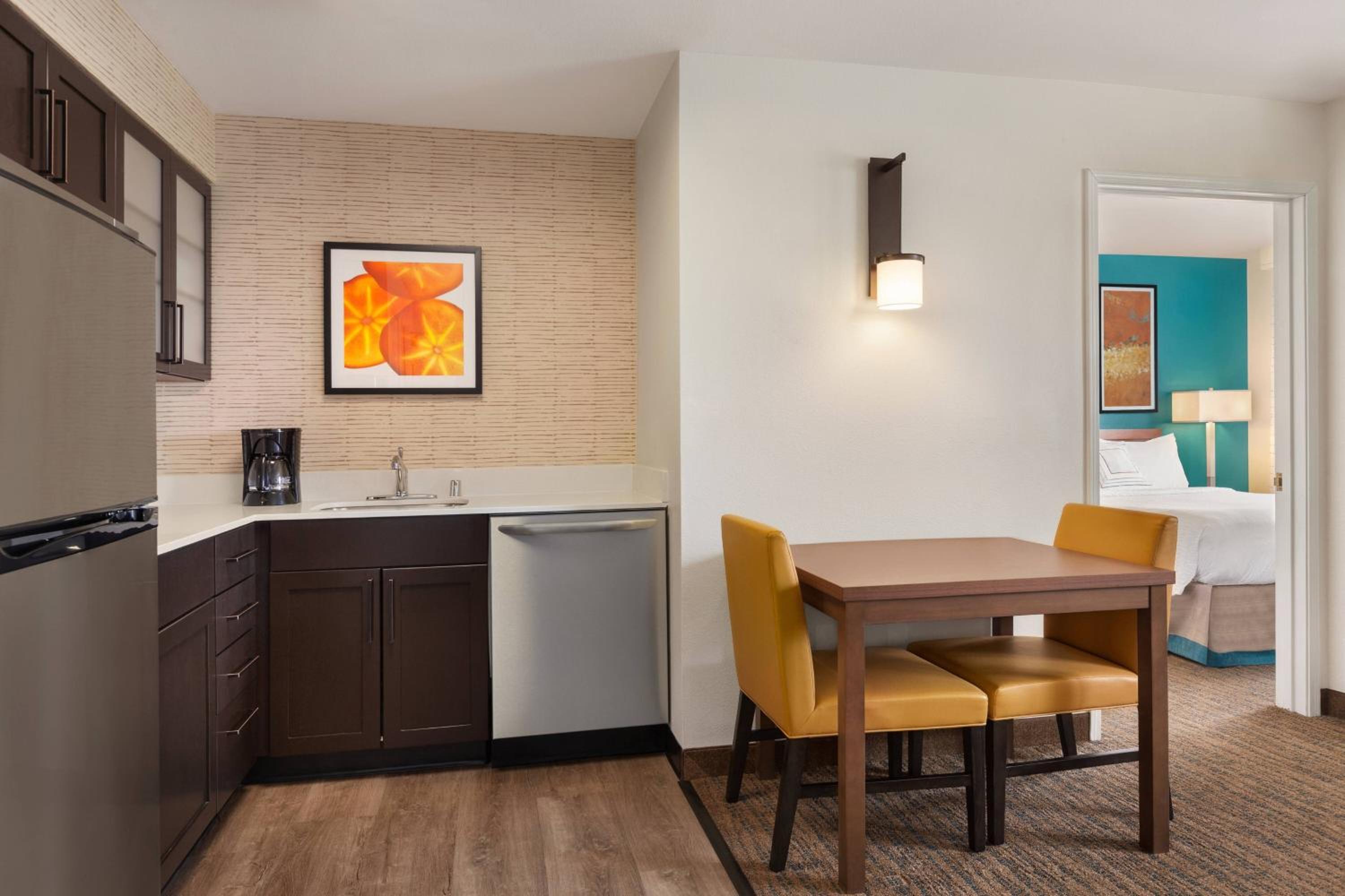 One-Bedroom Queen Suite with Sofa Bed - Photo 5