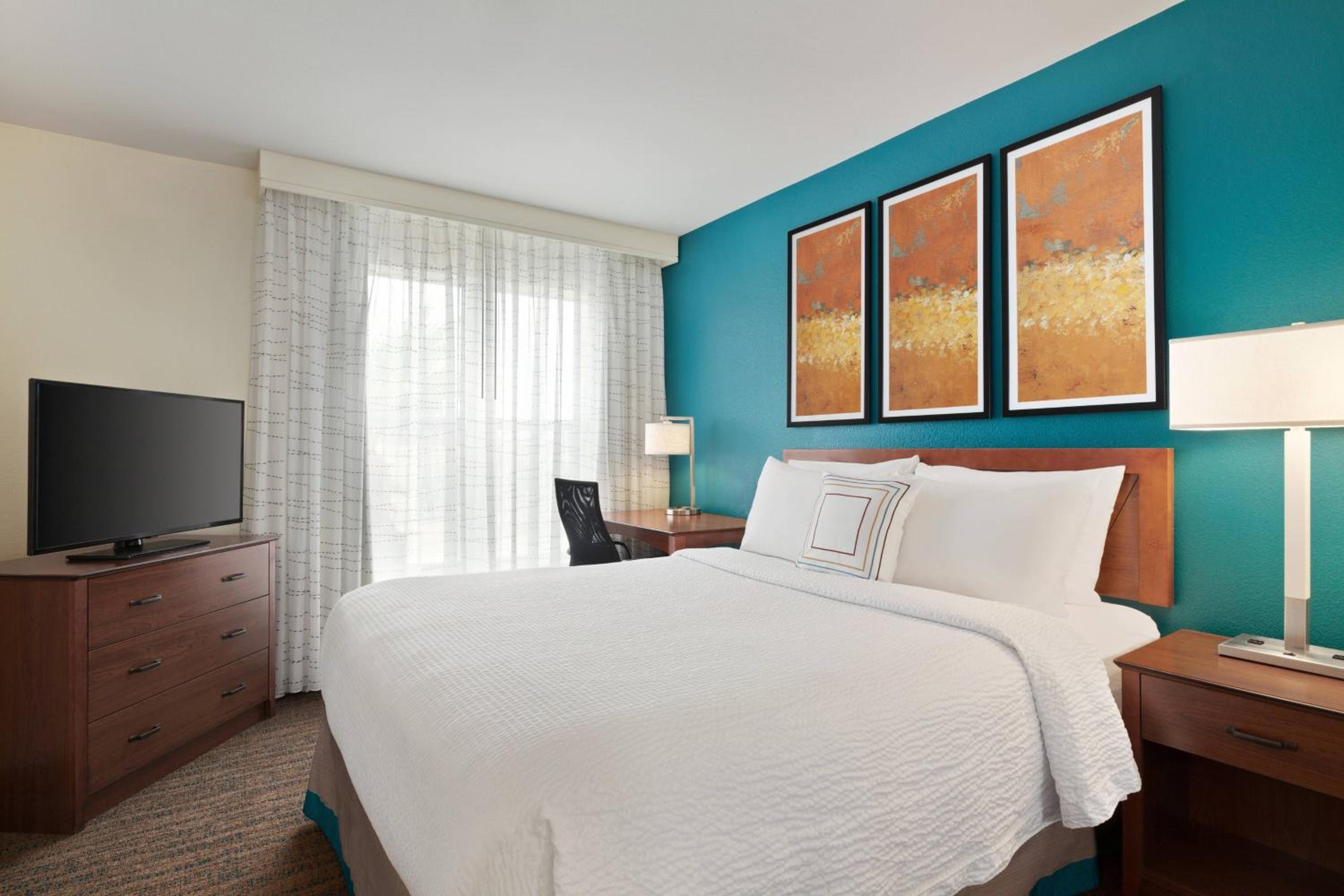 Two-Bedroom Suite - Photo 5