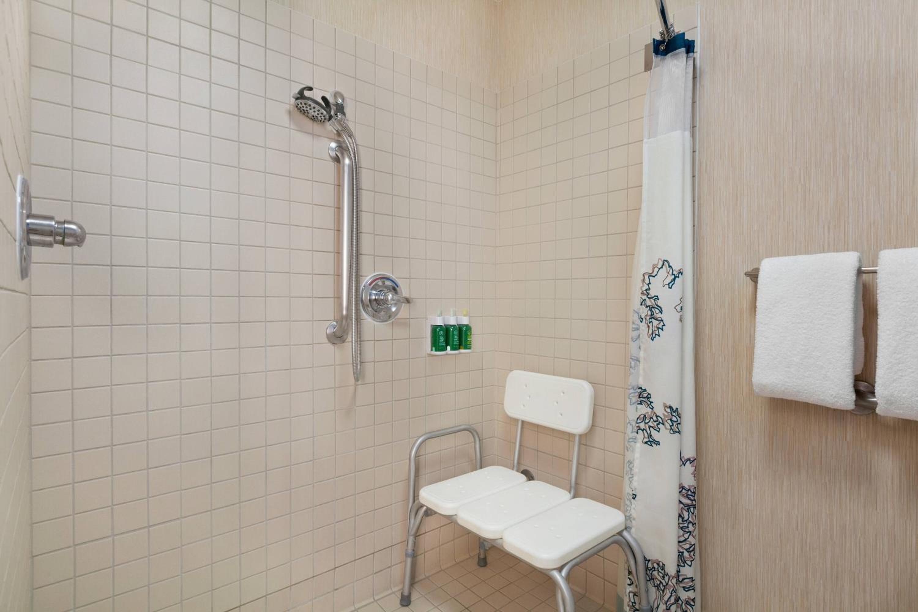 Two-Bedroom Suite - Photo 2