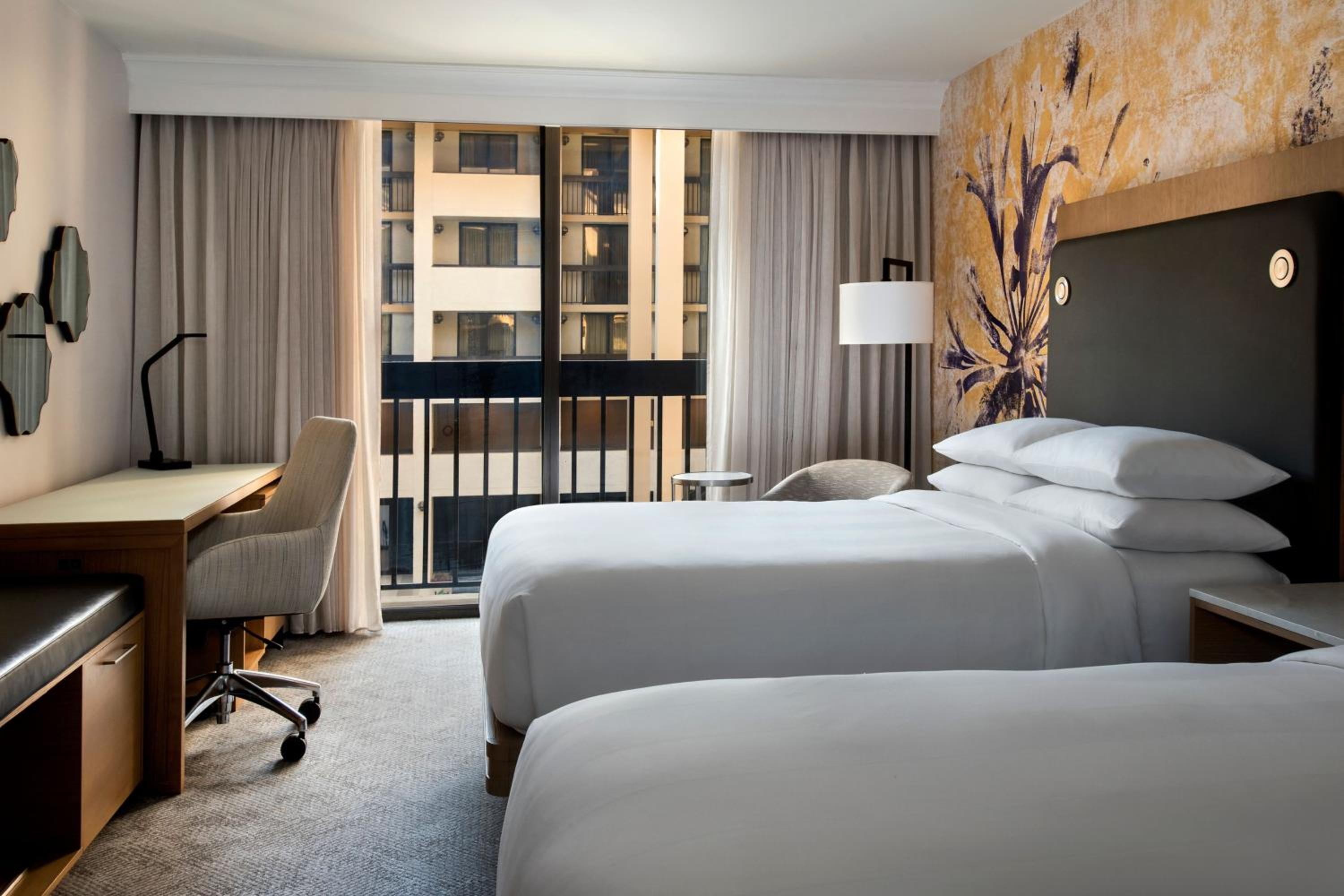 Double Room with Juliet Balcony and Atrium View - Photo 7