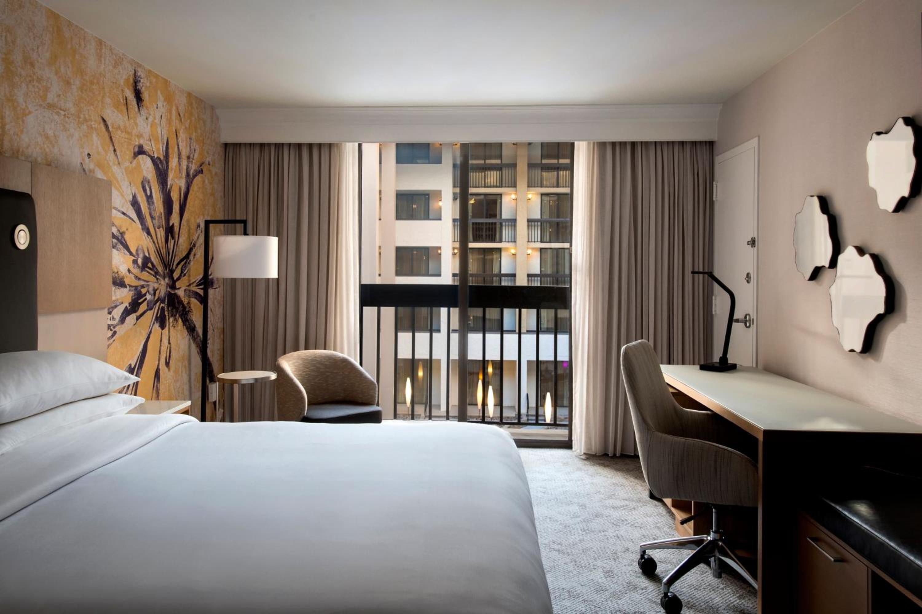 King Room with Juliet Balcony and Atrium View - Photo 8
