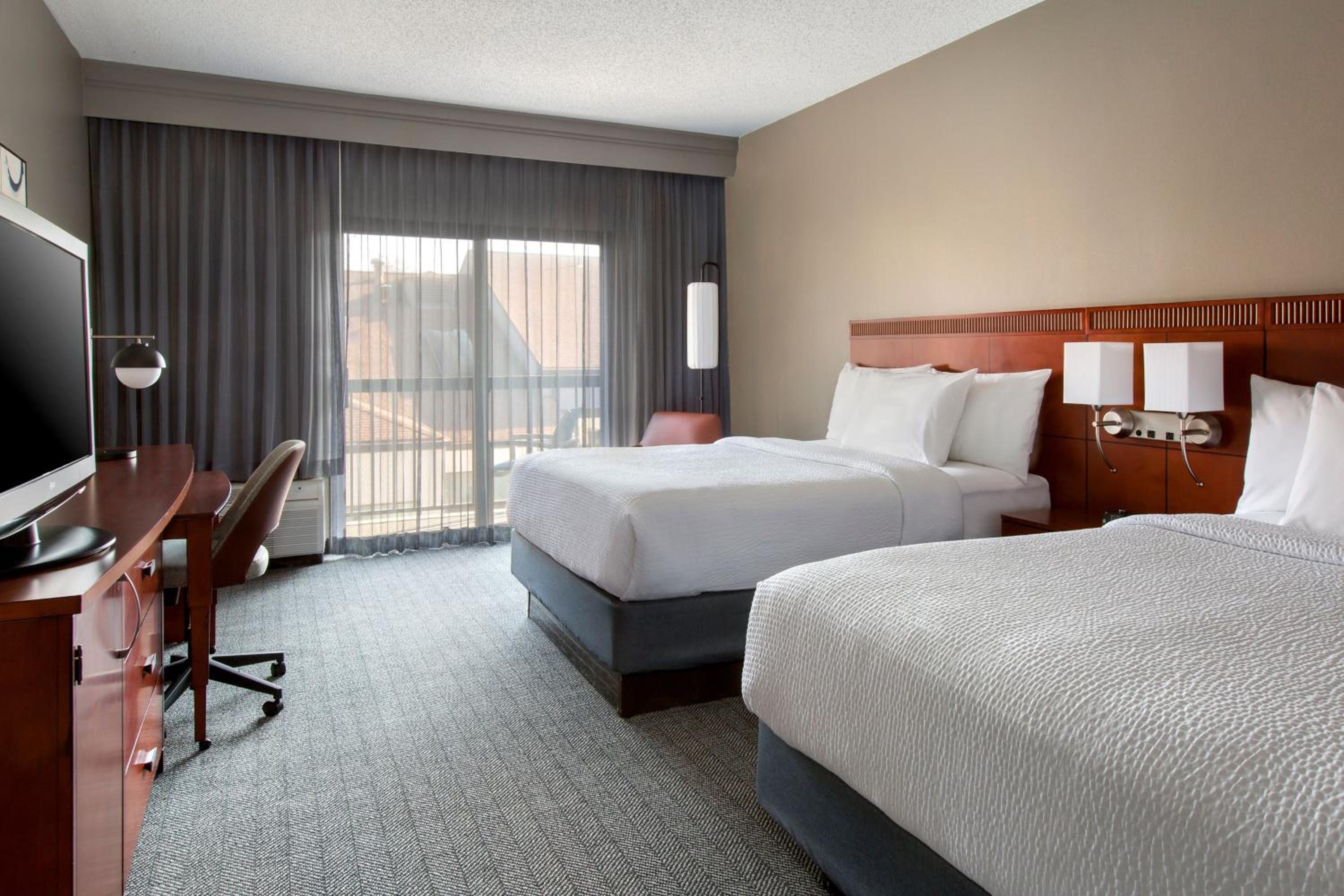Queen Room with Two Queen Beds - Photo 1
