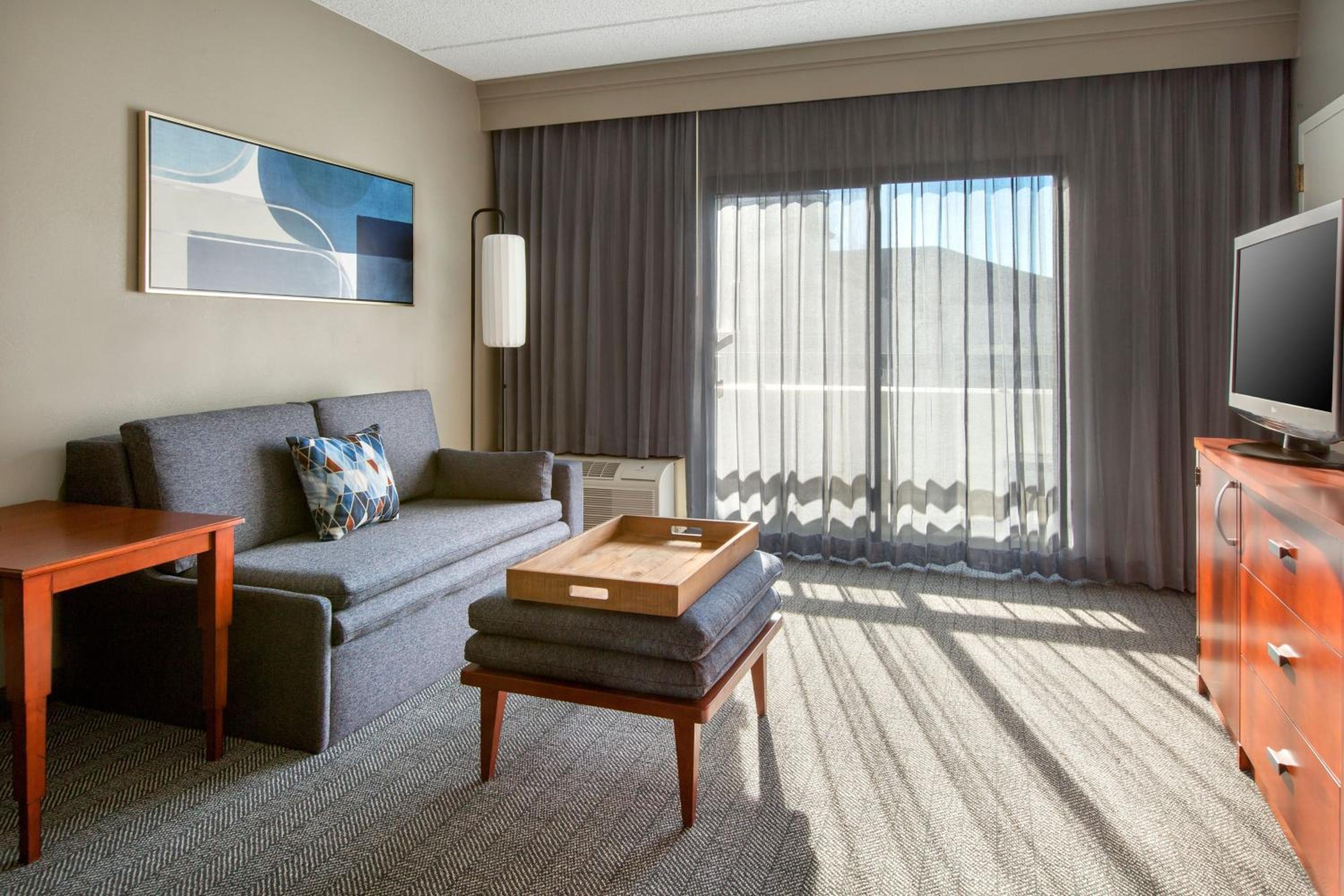 One-Bedroom King Suite with Sofa Bed - Photo 3