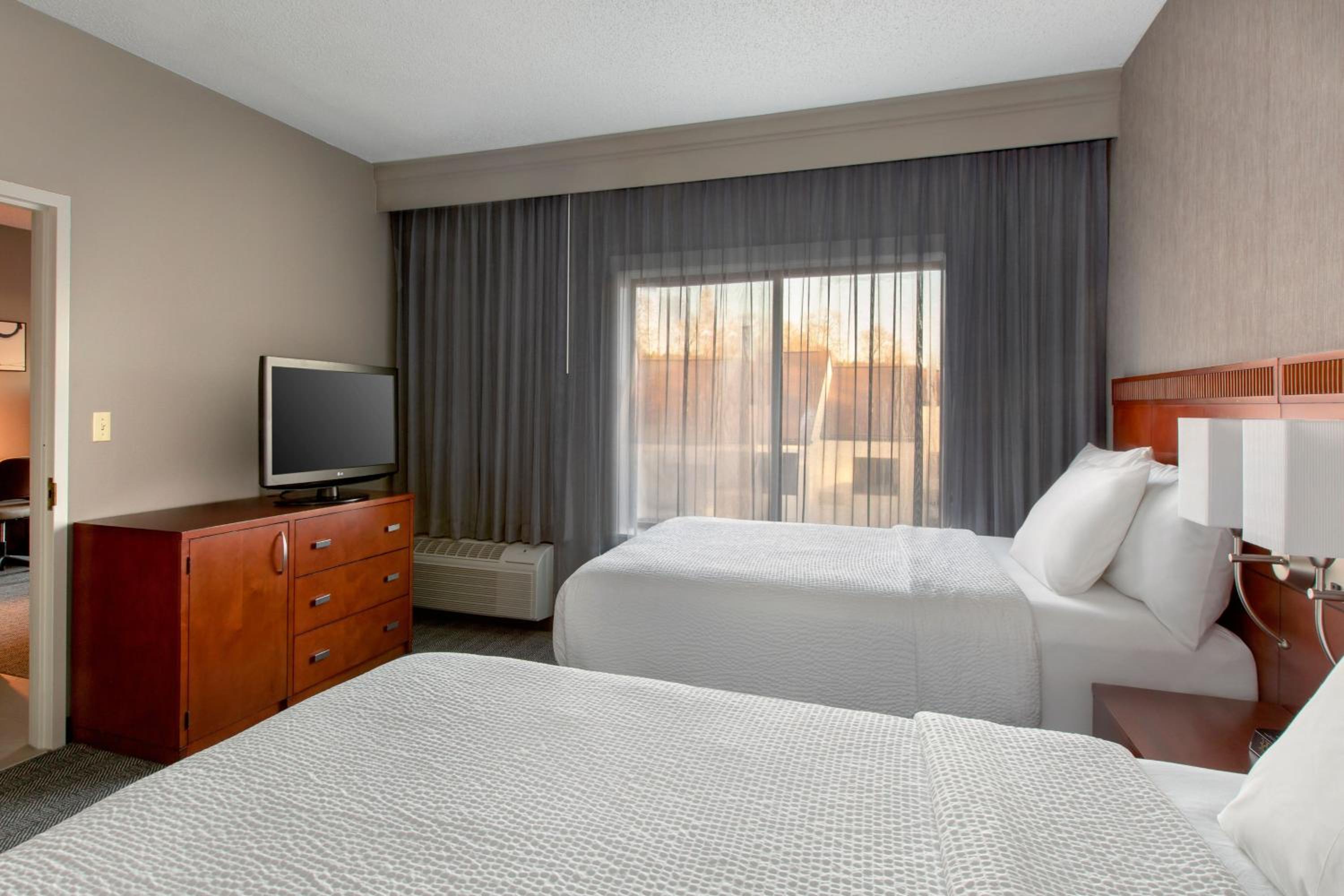 One-Bedroom Double Suite with Sofa Bed - Photo 6
