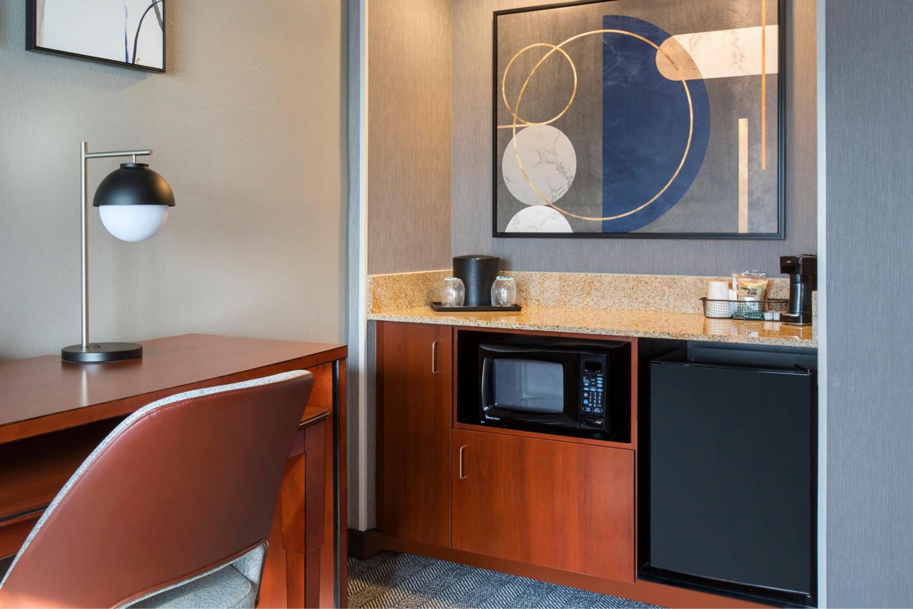 One-Bedroom King Suite with Sofa Bed - Photo 5