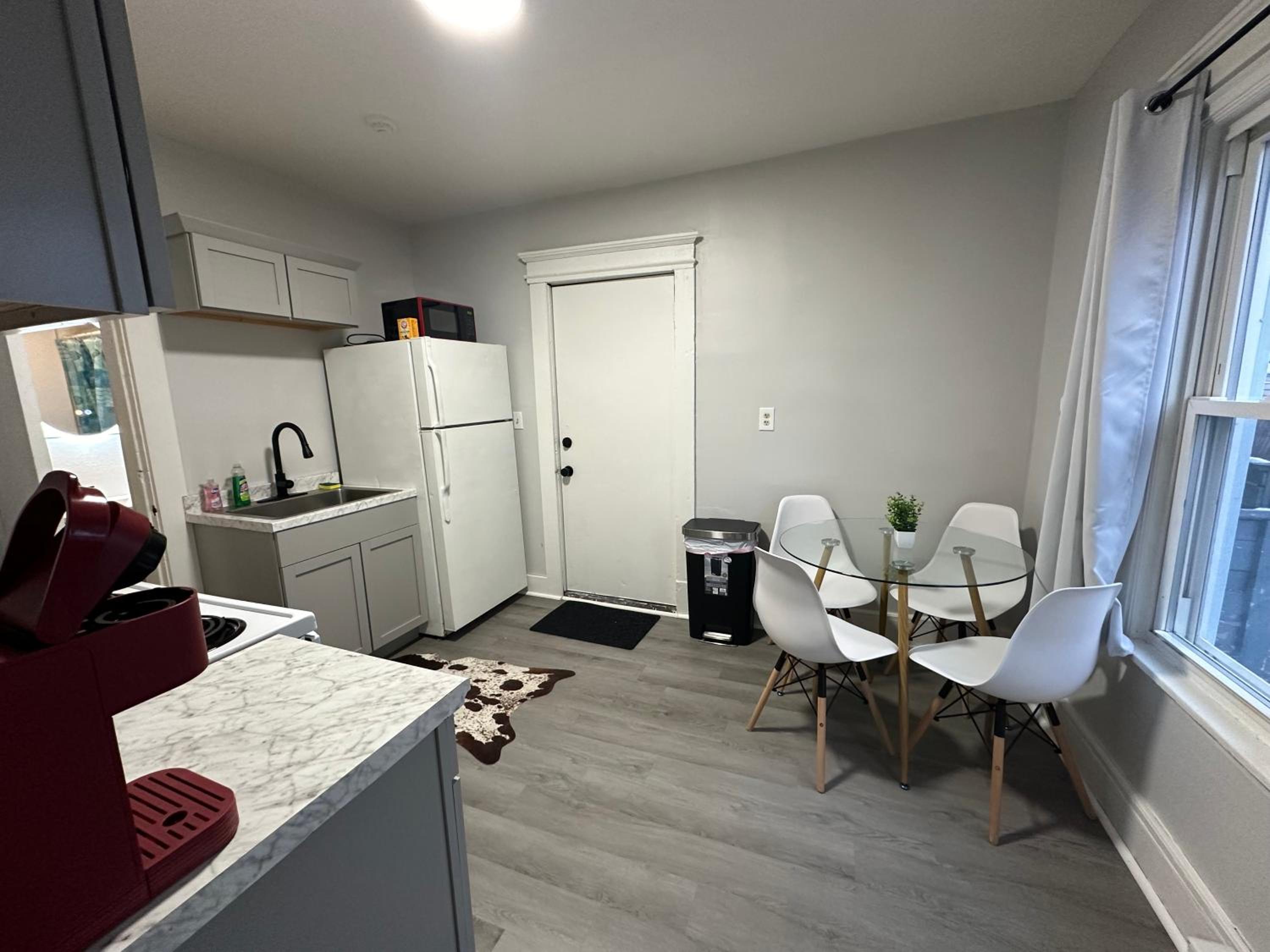 One-Bedroom Apartment photo 2