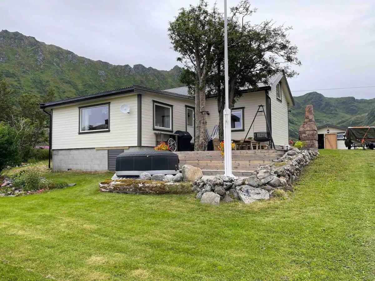 Five-Bedroom House photo 2