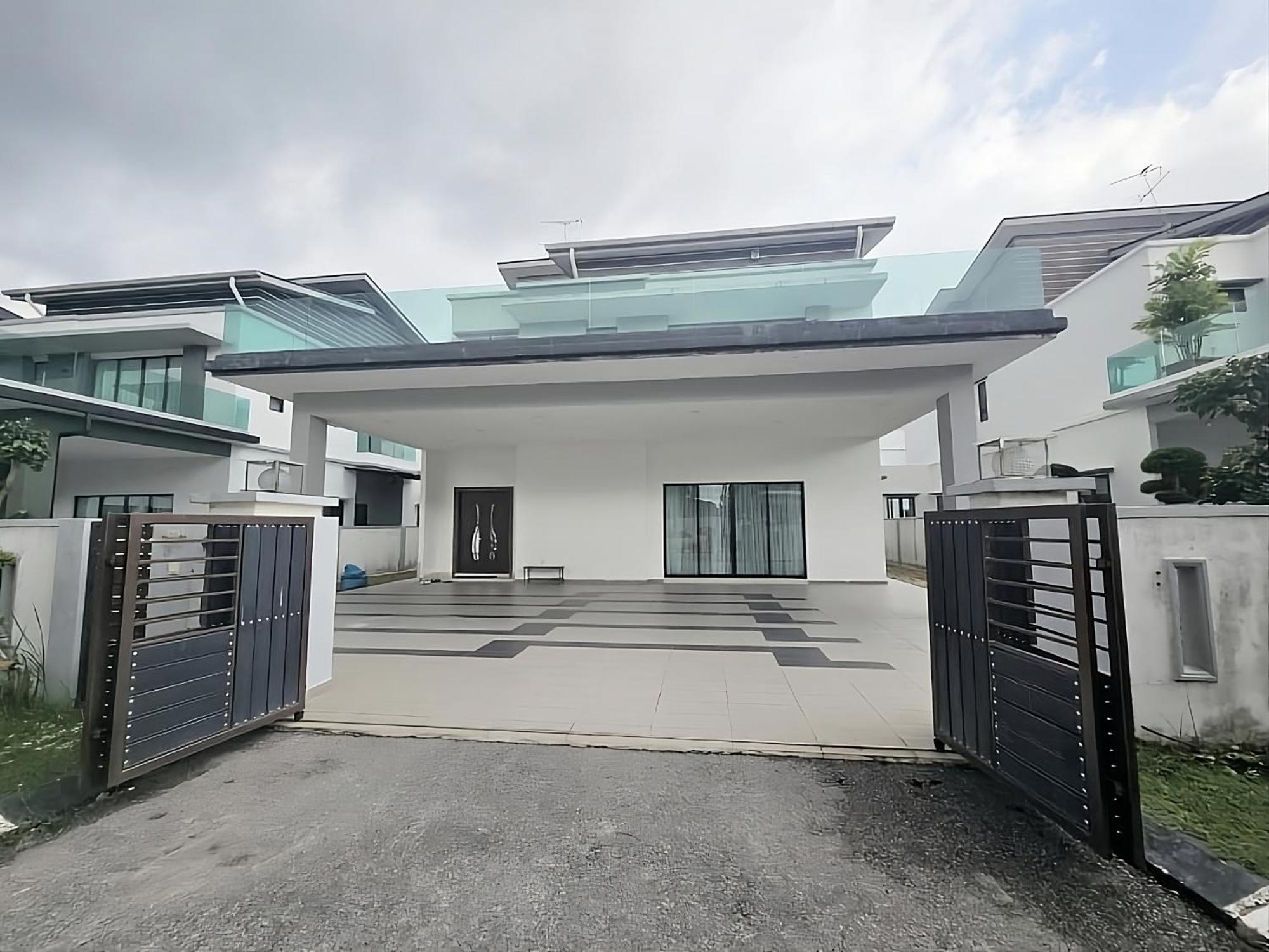 Four-Bedroom House photo 2