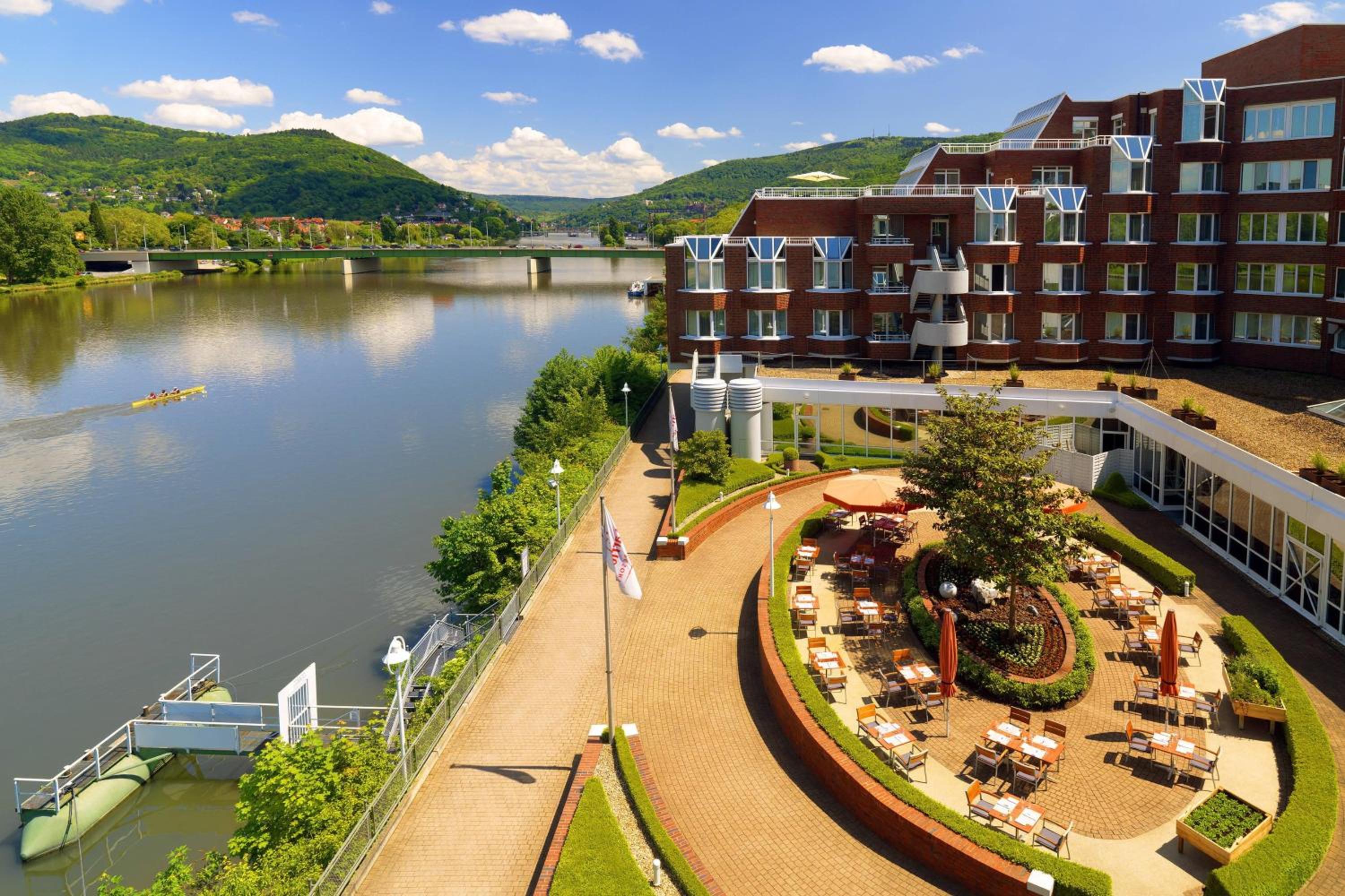 Guest room, 1 King, River view - Photo 2