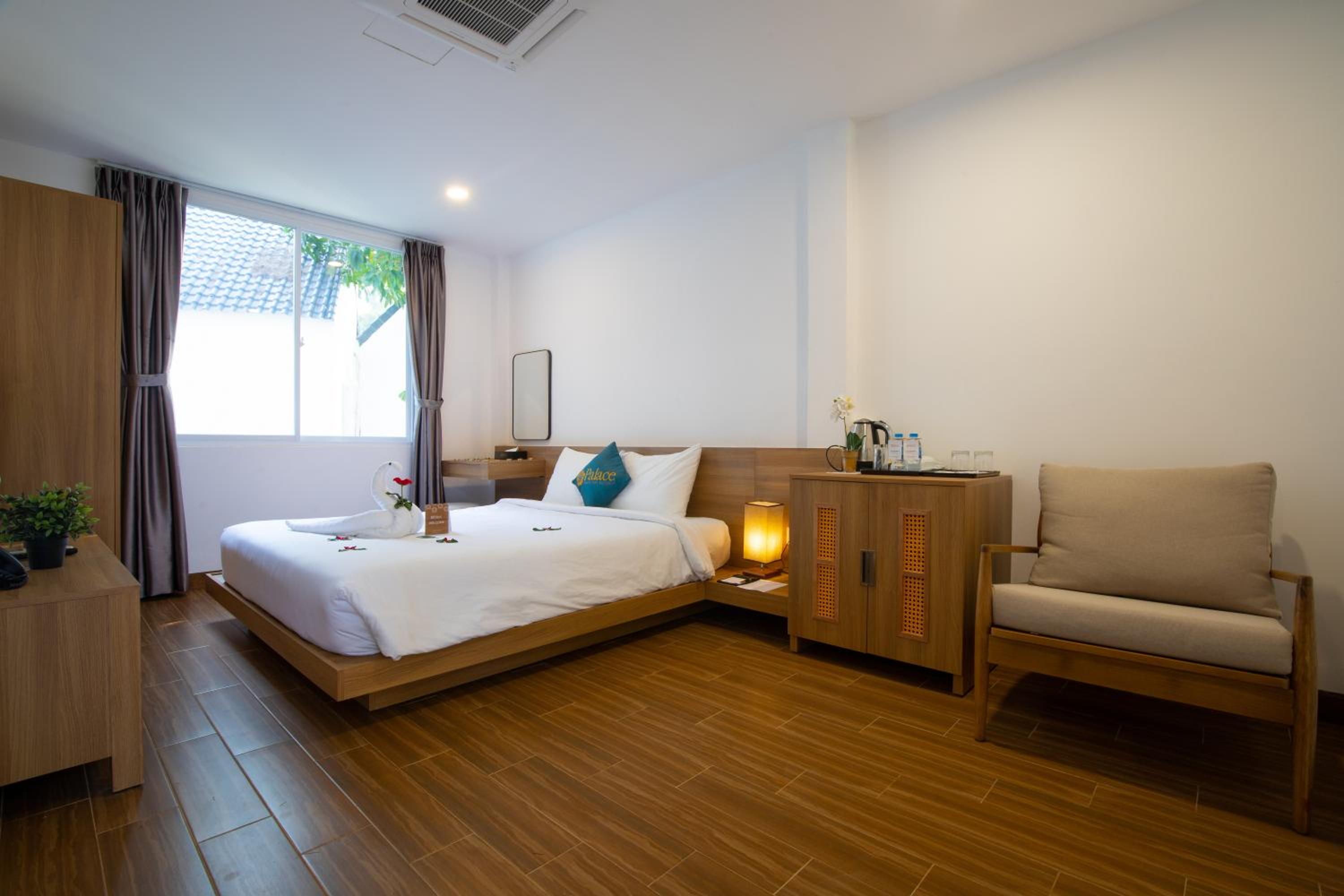 Standard Double Room with Garden View
