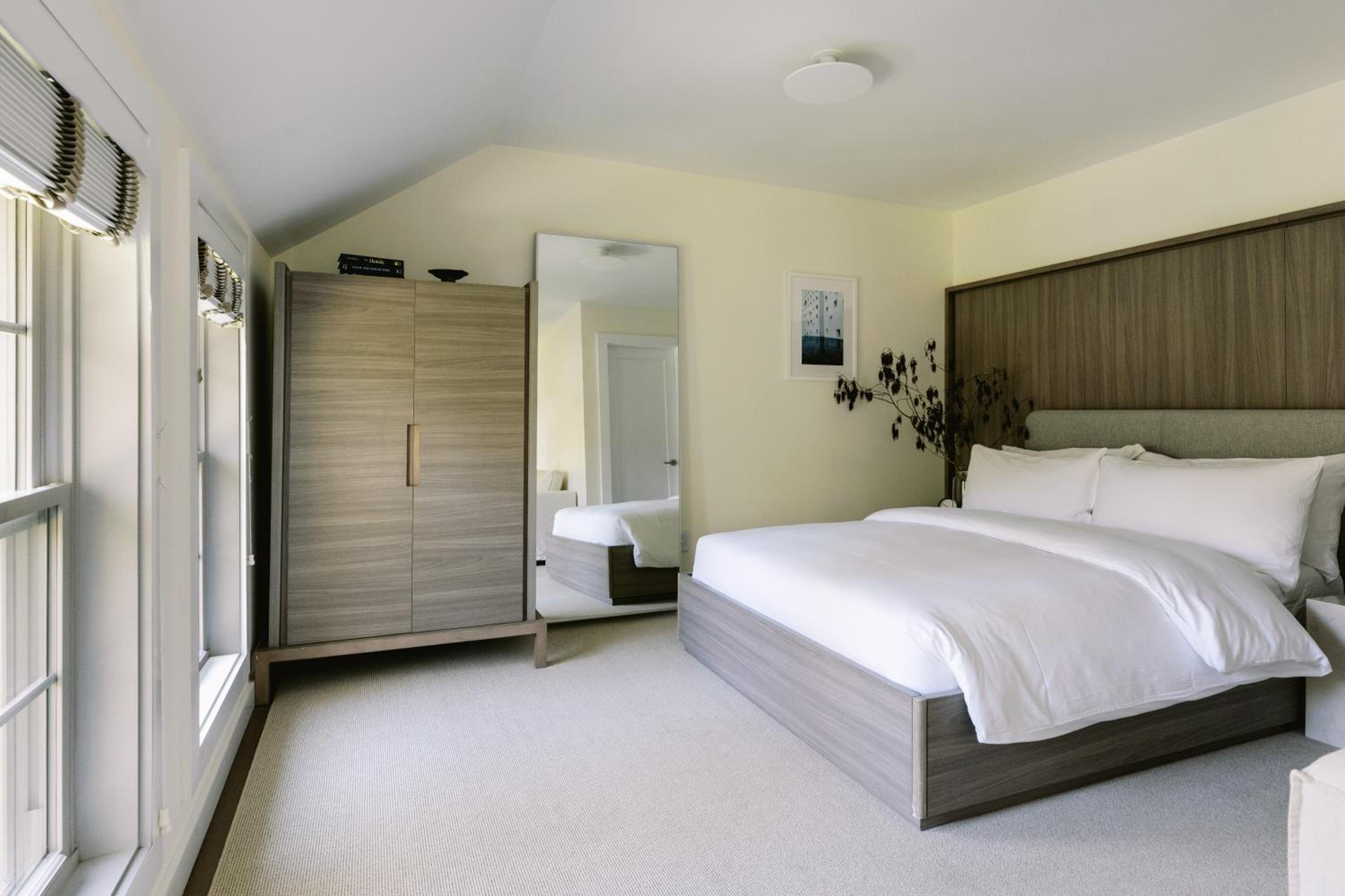Standard Queen Room