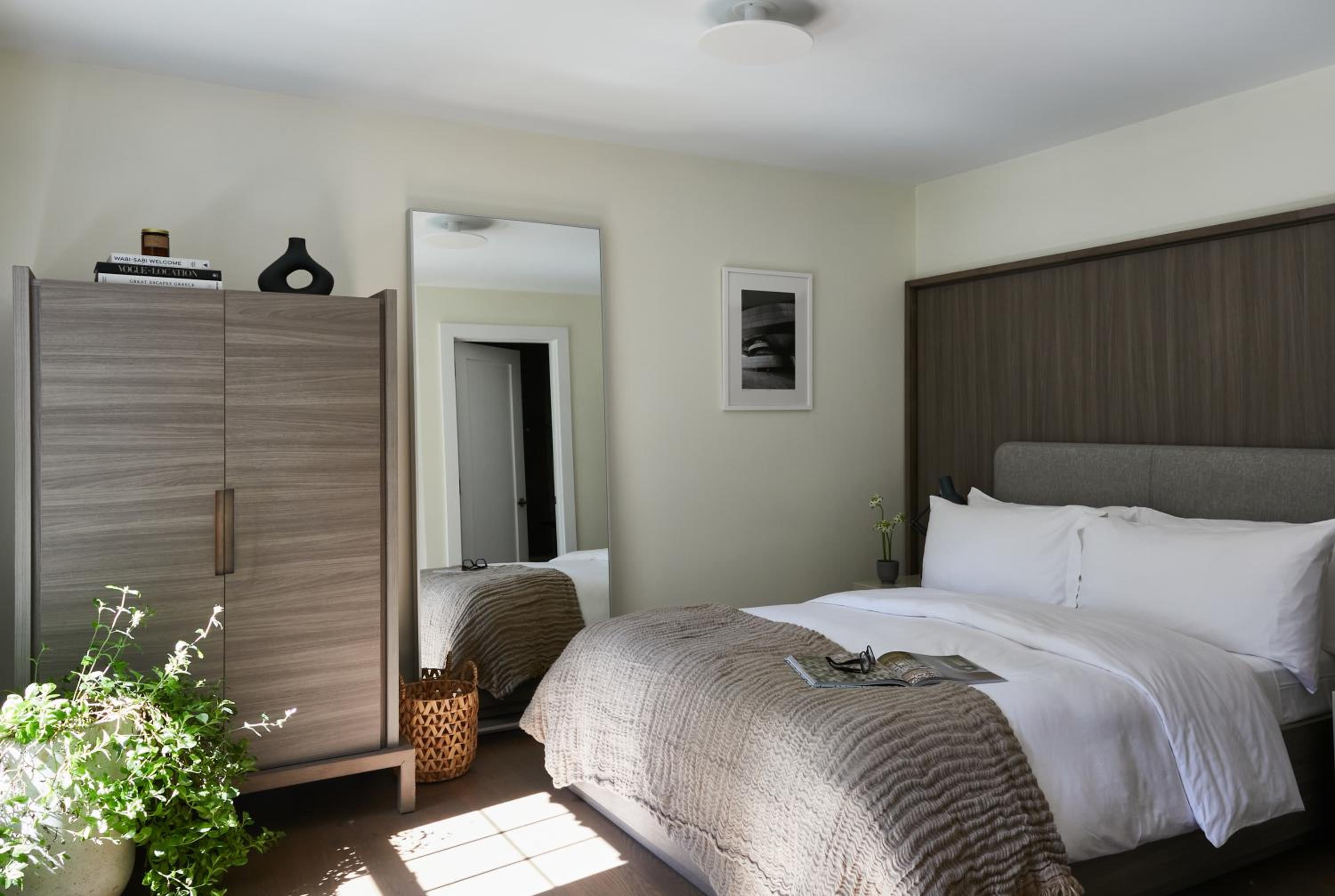 Deluxe Queen Room