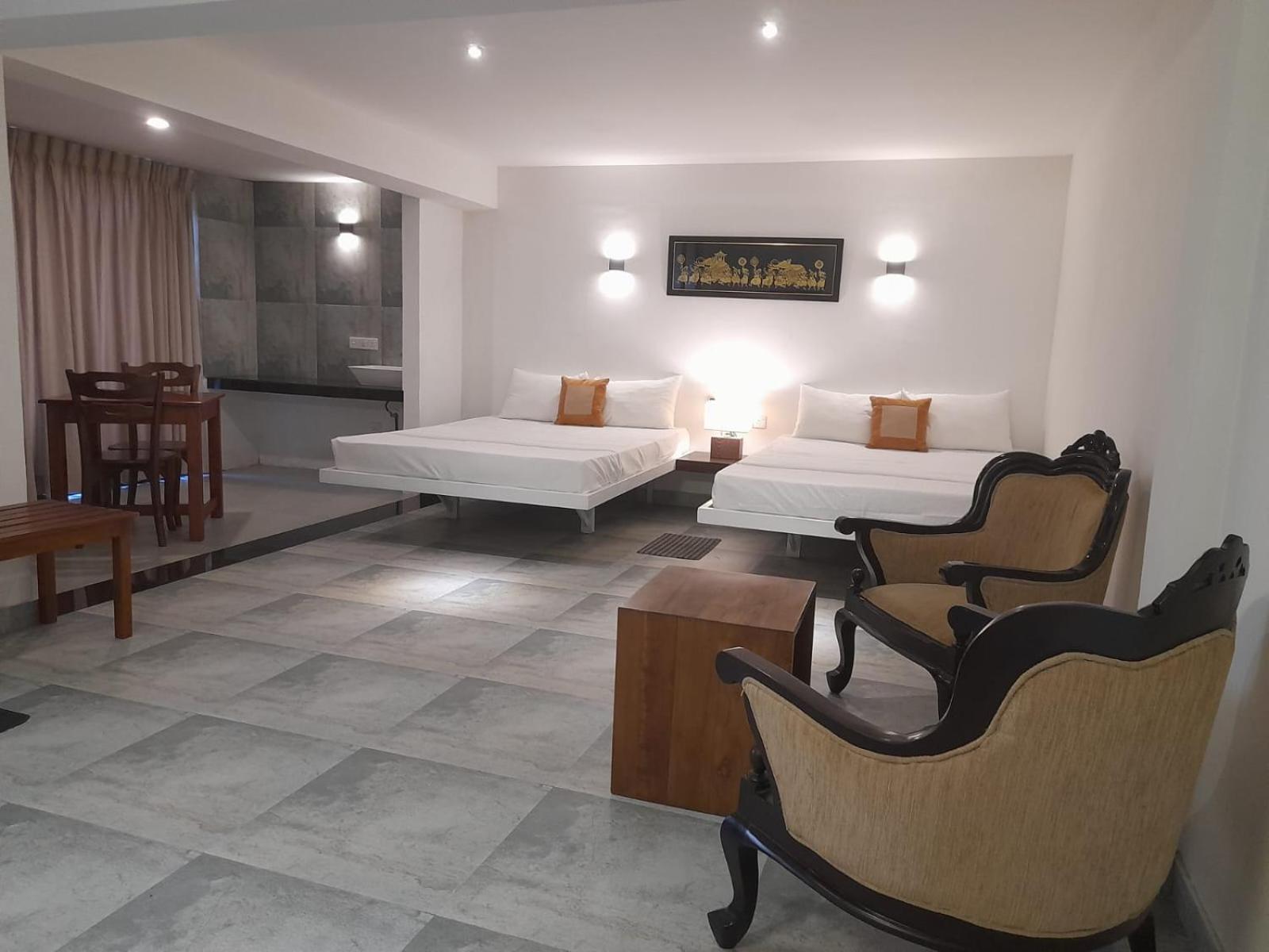 Family Room With Lake View photo 1