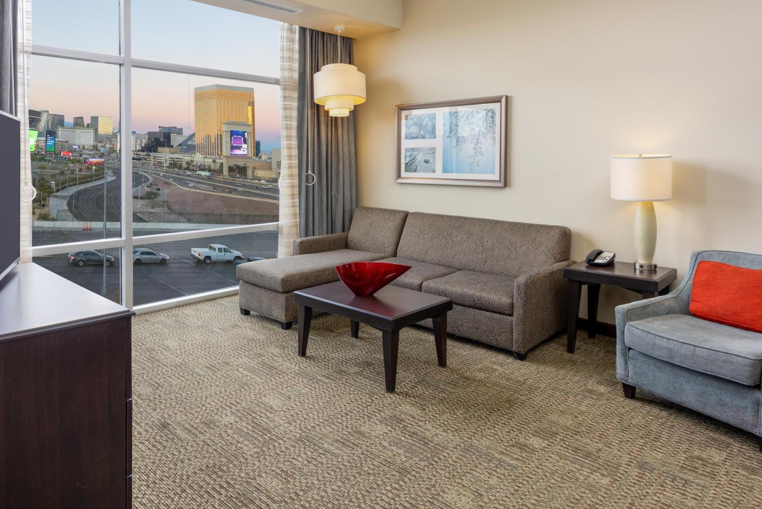 One-Bedroom King Suite with City View - Photo 6