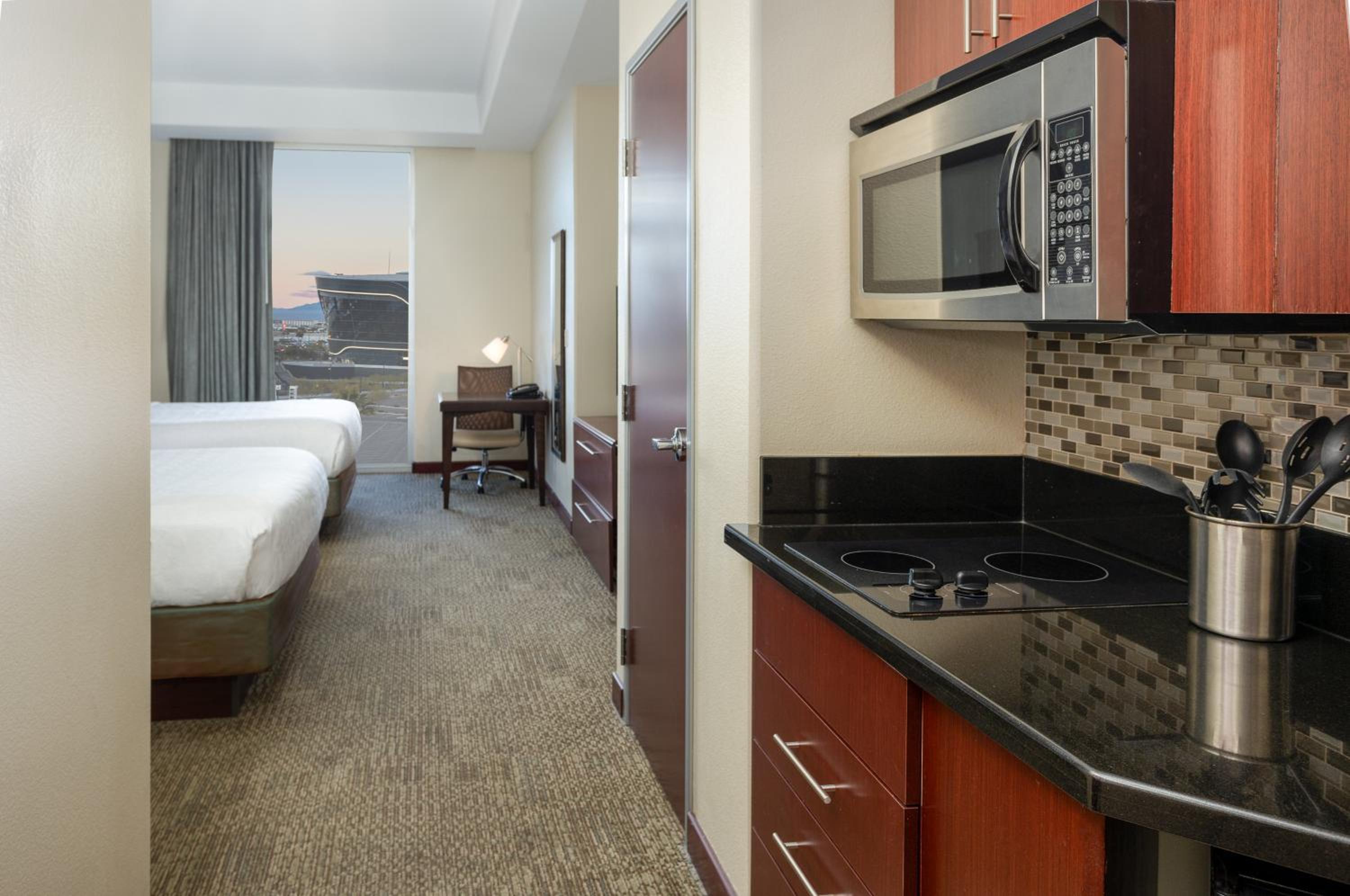 Studio Queen Suite with Two Queen Beds and City View - Photo 6
