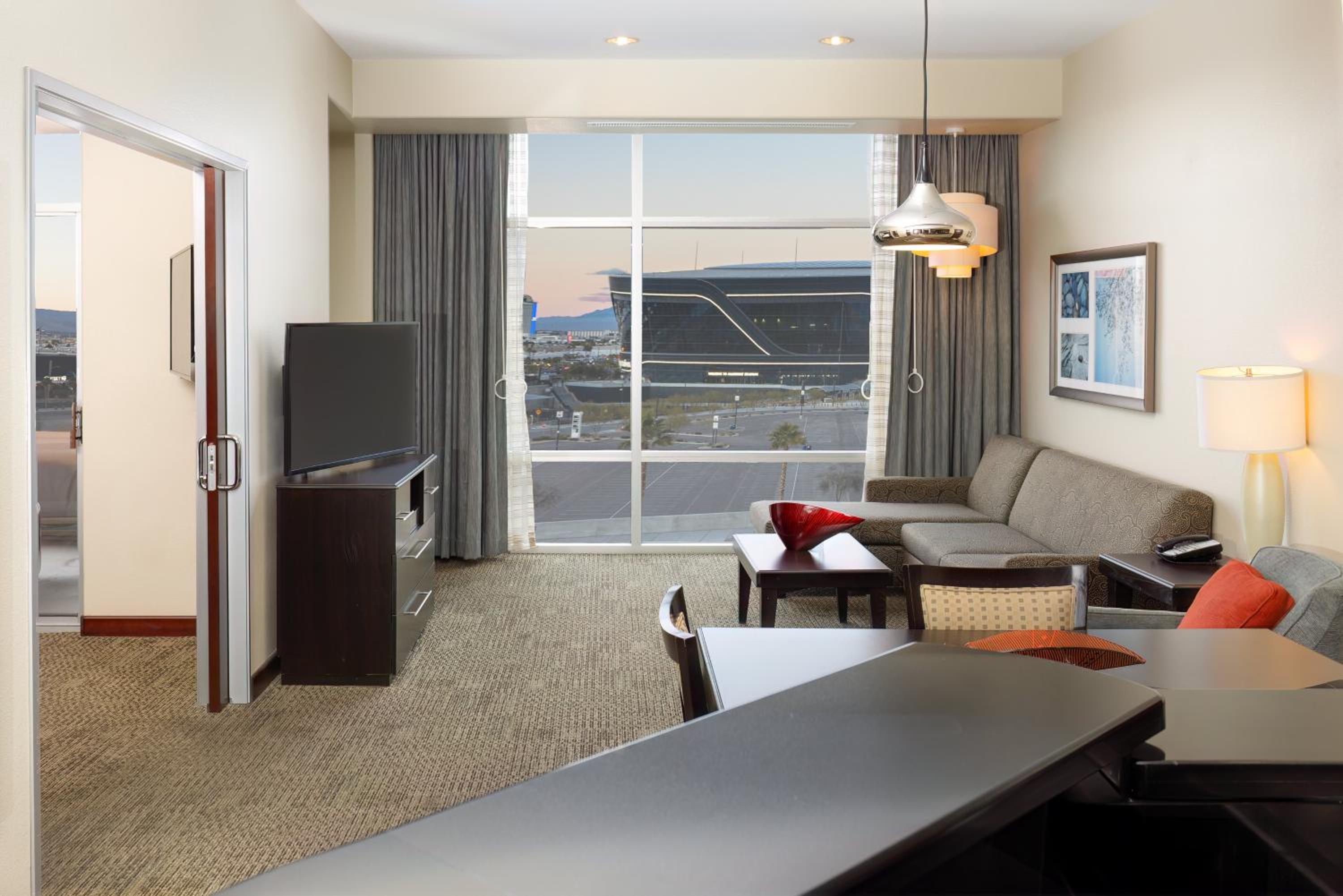 One-Bedroom King Suite with Sofa Bed and City View - Photo 4