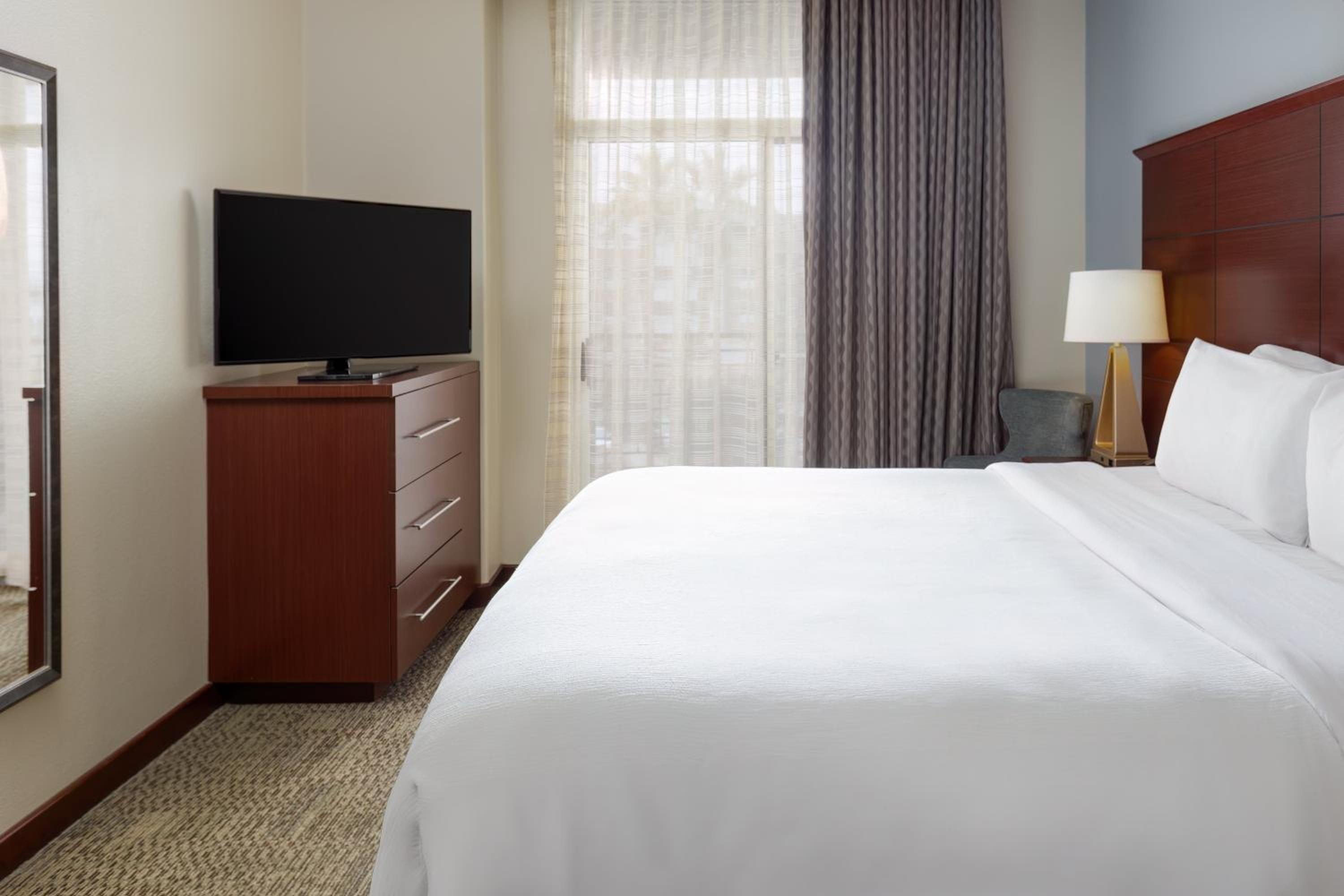 One-Bedroom King Suite with Sofa Bed and City View - Photo 1