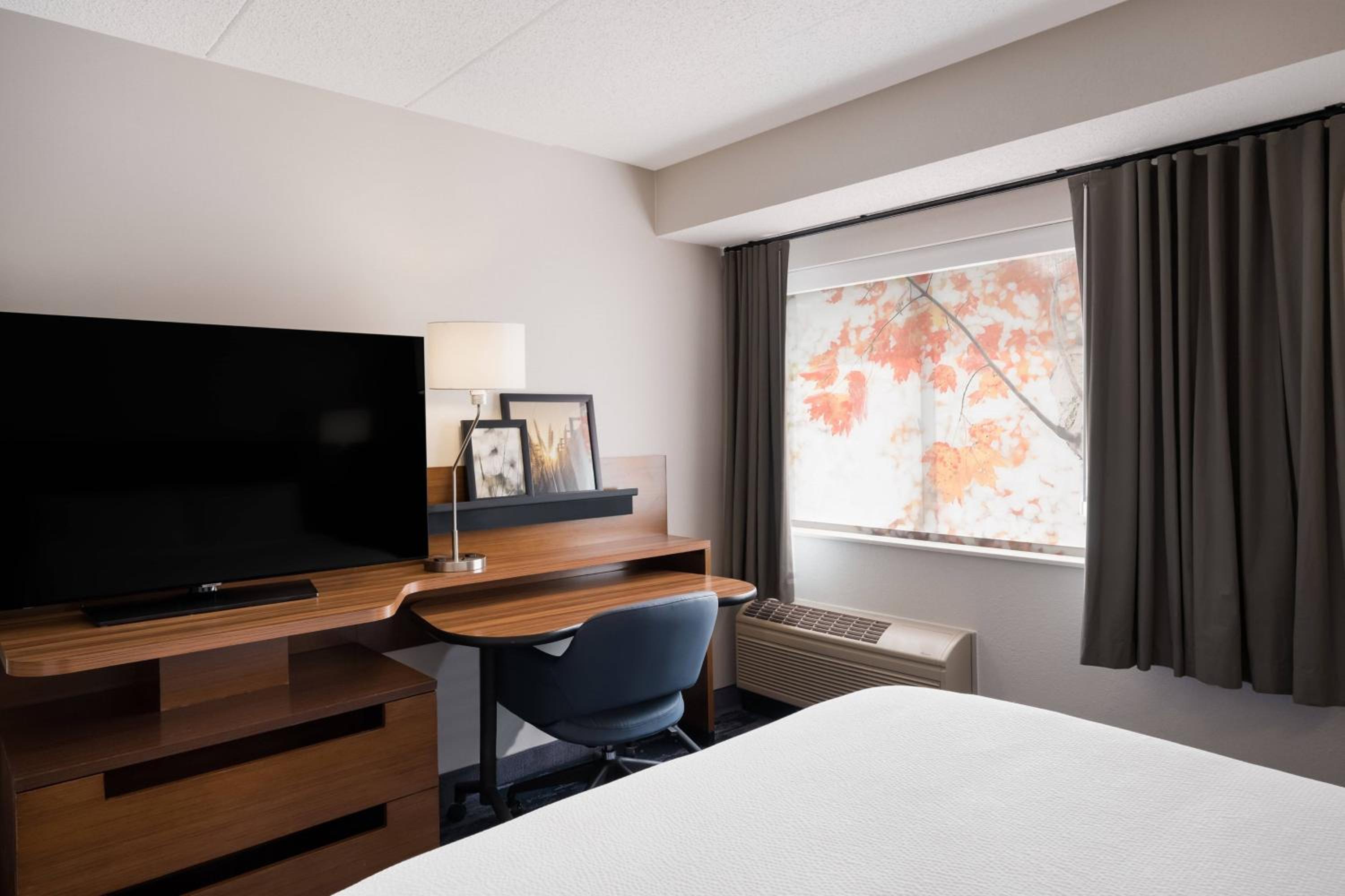 Queen Room - Hearing Accessible - Photo 1