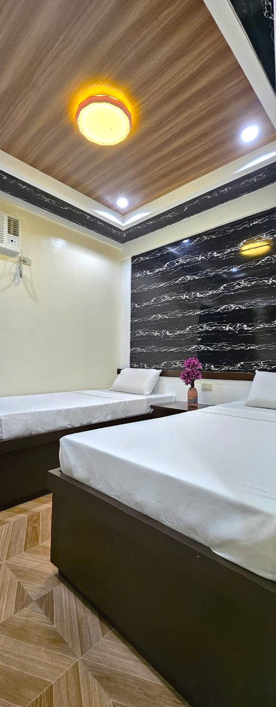 Economy Twin Room - Photo 4
