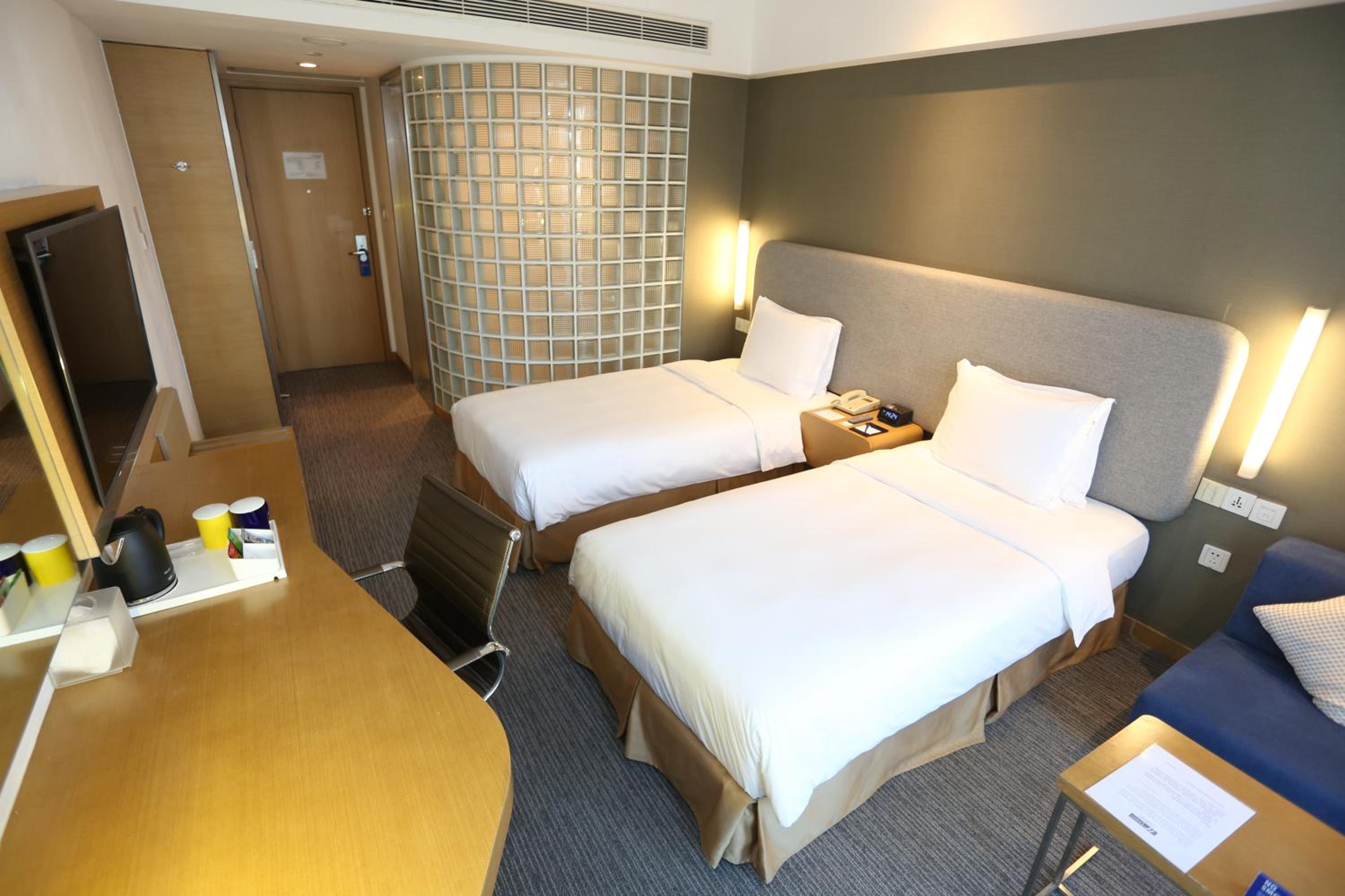 Standard Twin Room - Photo 1