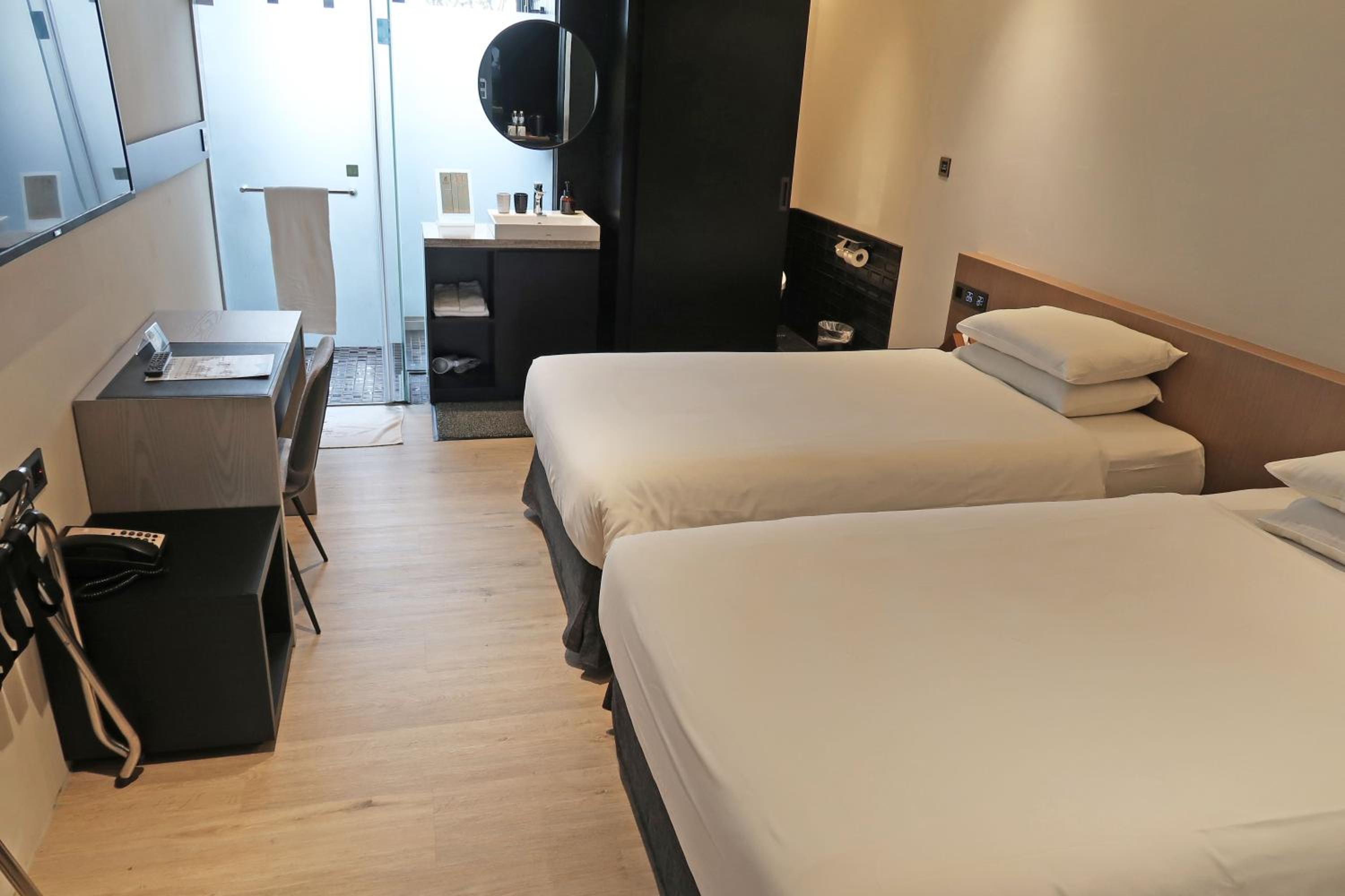 Standard Twin Room - Photo 1