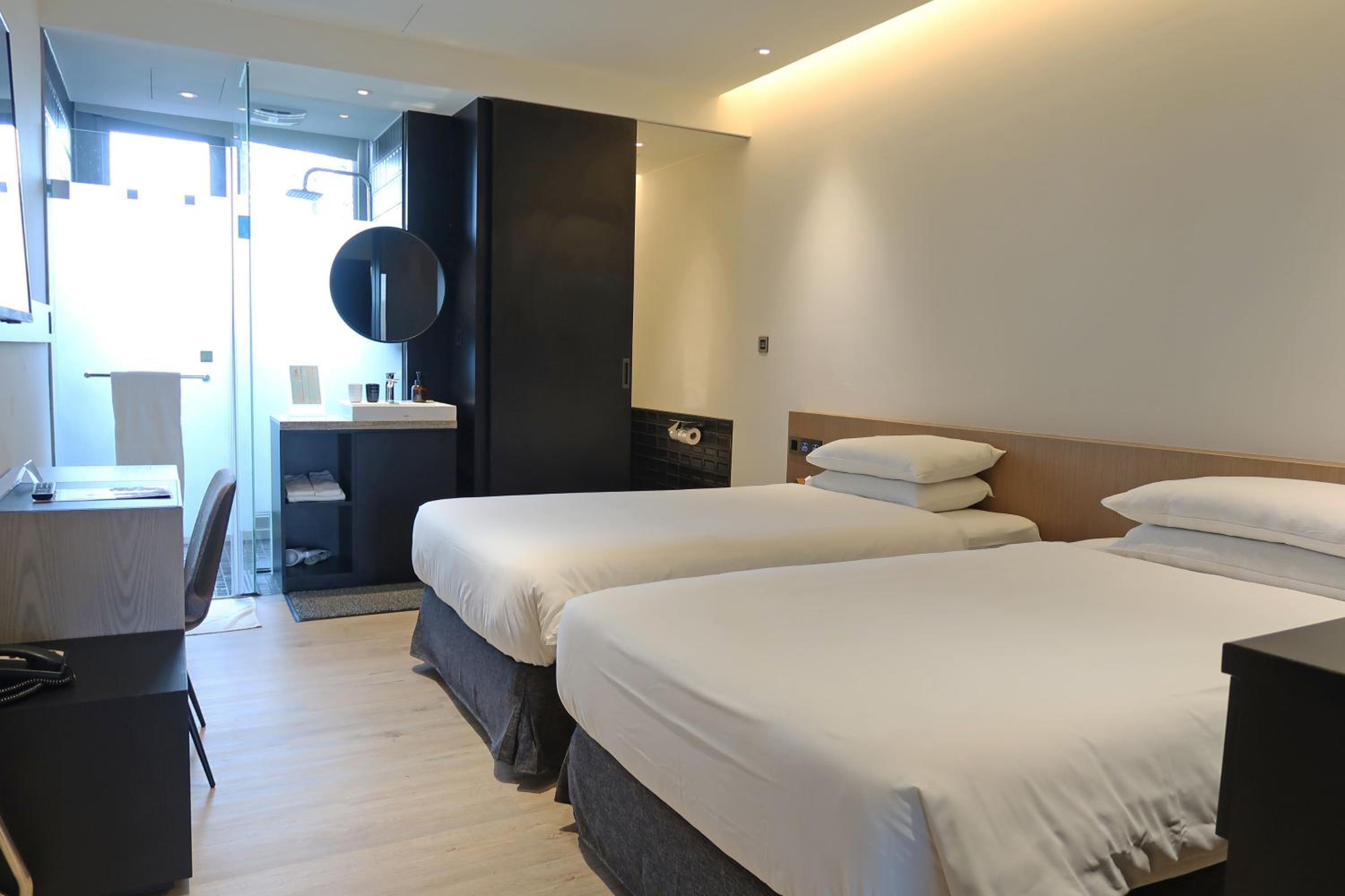 Standard Twin Room - Photo 5