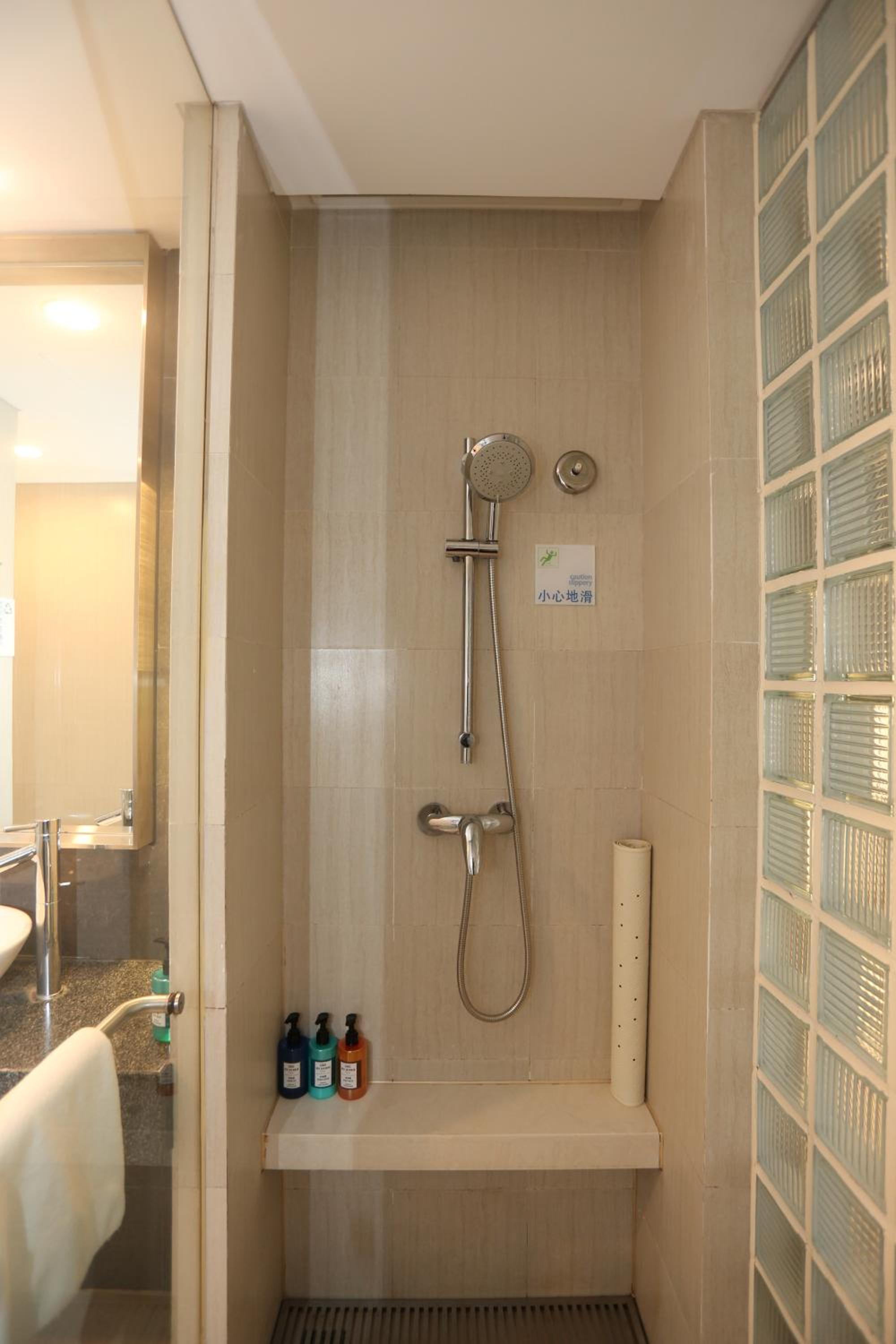 Standard Twin Room - Photo 2