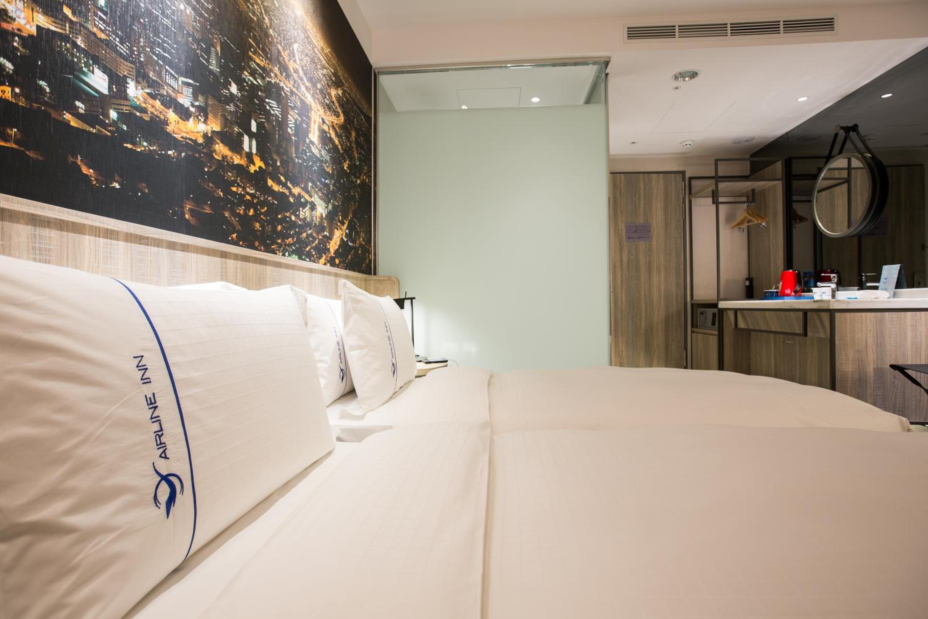 Standard Twin Room with No Window photo 2