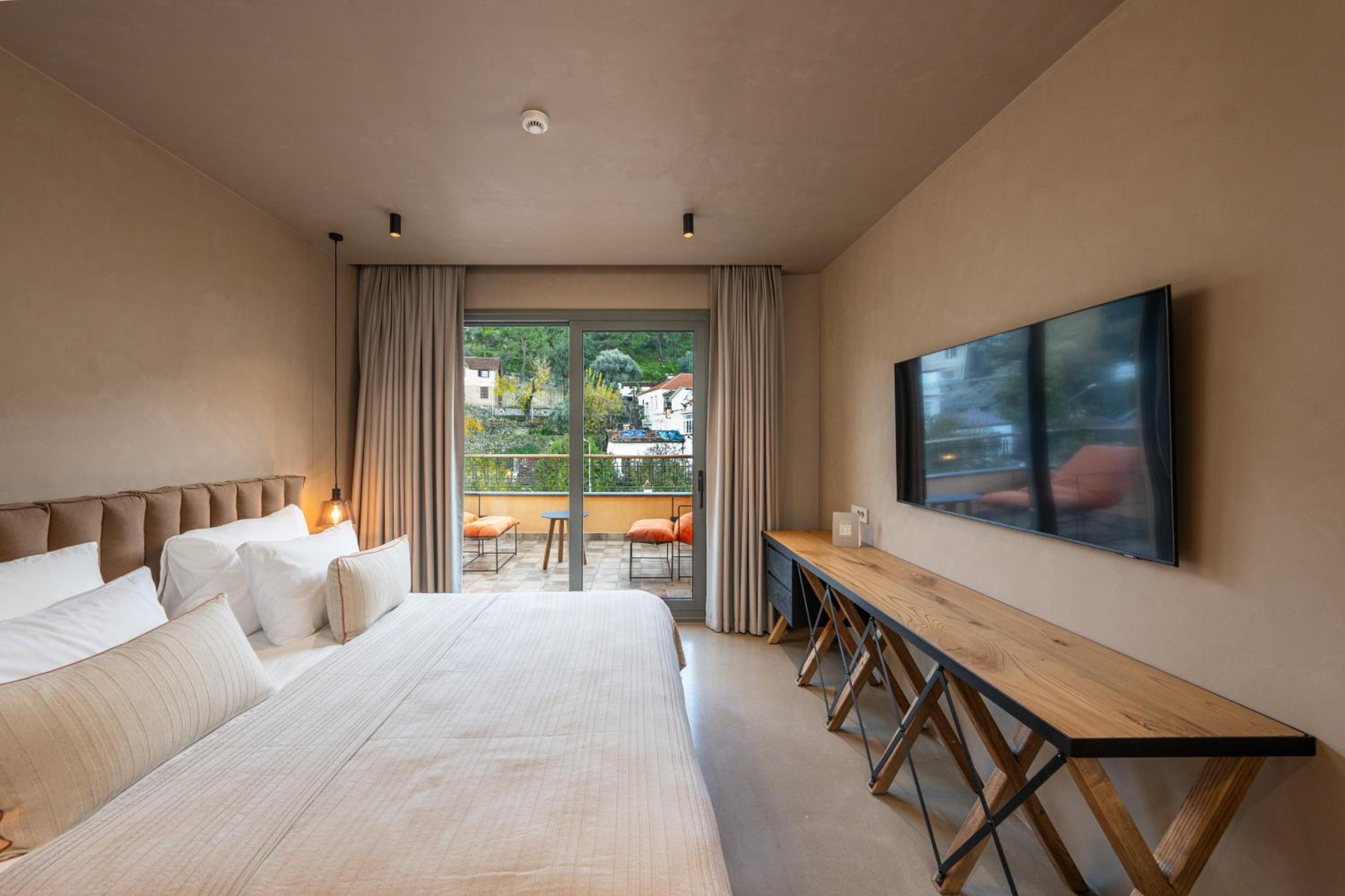Deluxe Double Room with Terrace - Photo 3