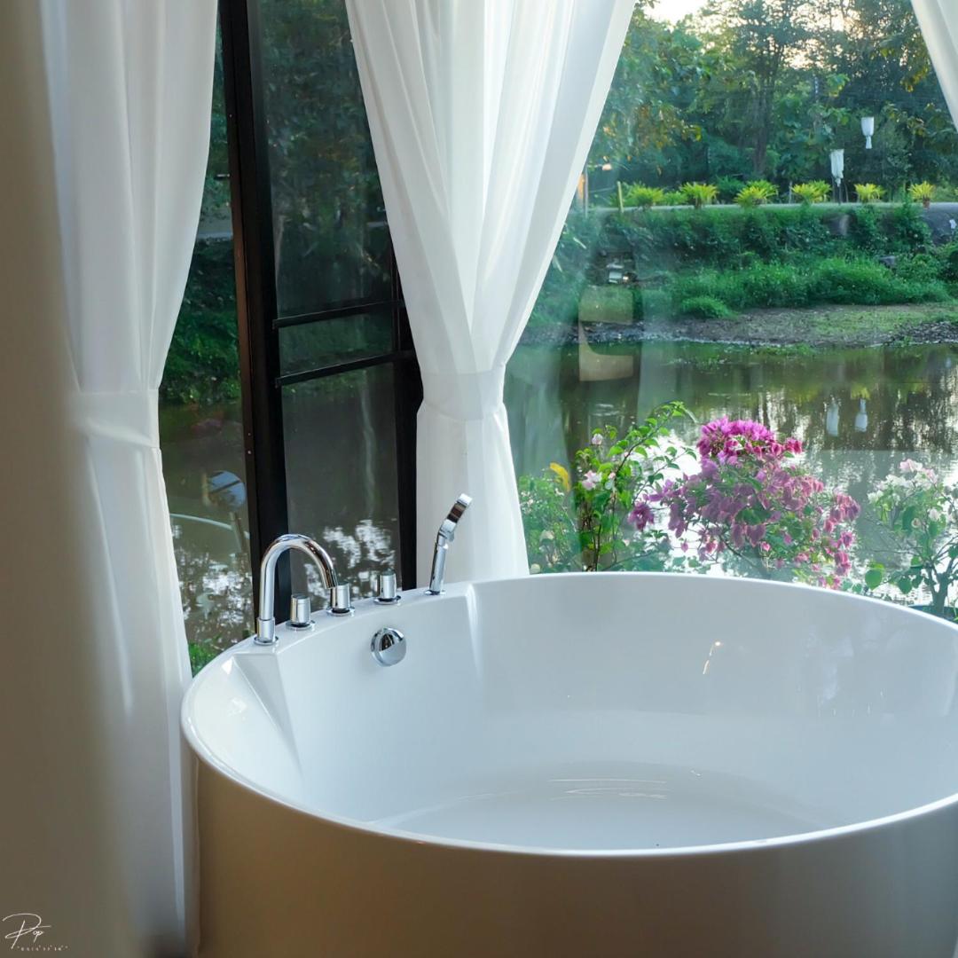 King Room with Lake View photo 2