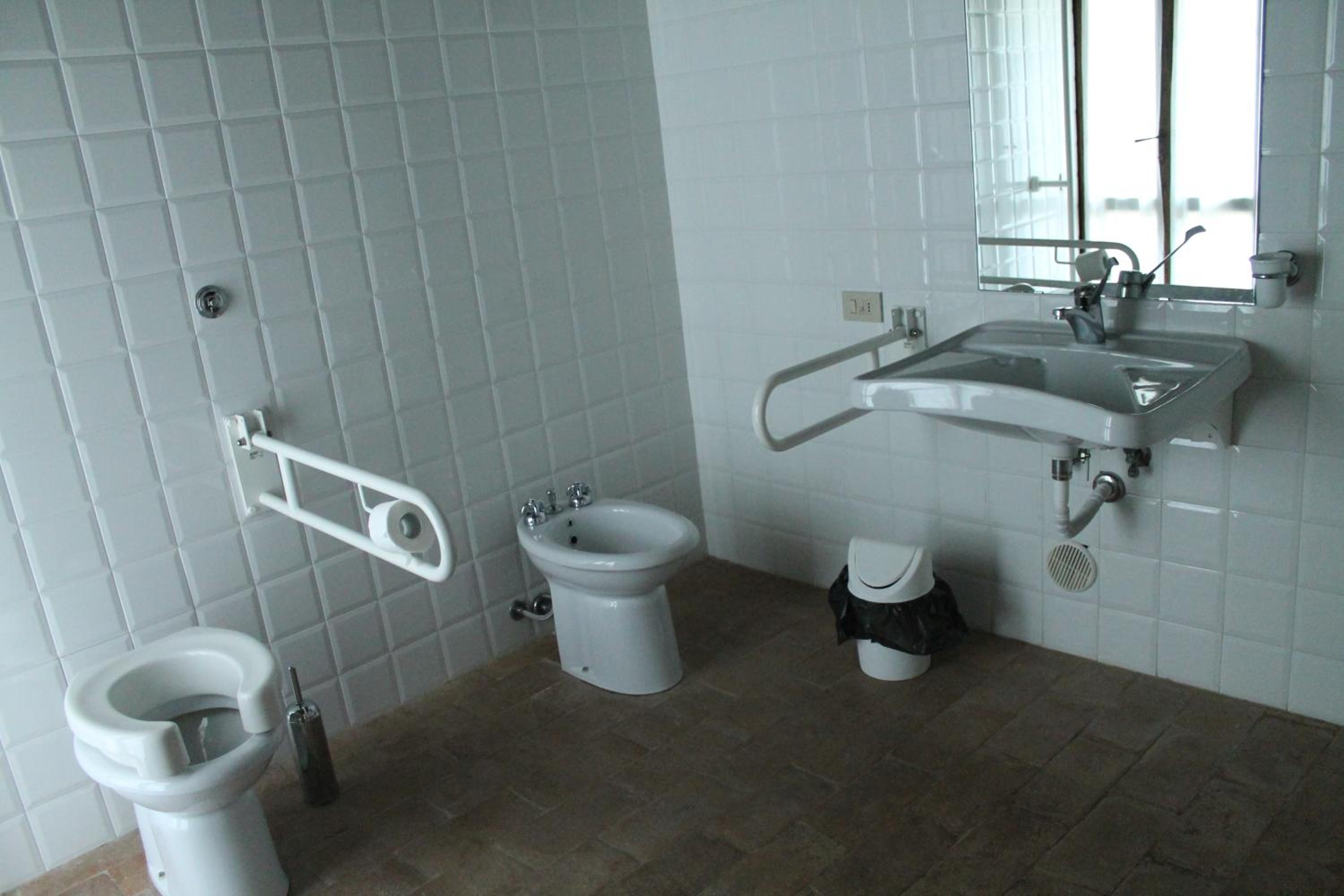 Triple Room - Disability Access - Photo 2