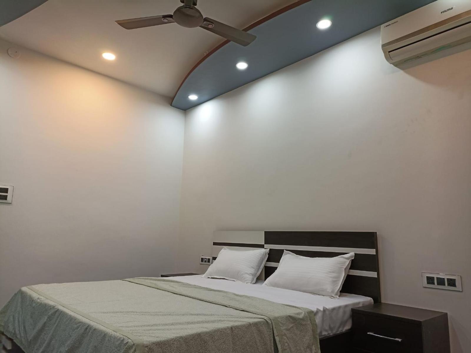 Double Room with Private Bathroom photo 2