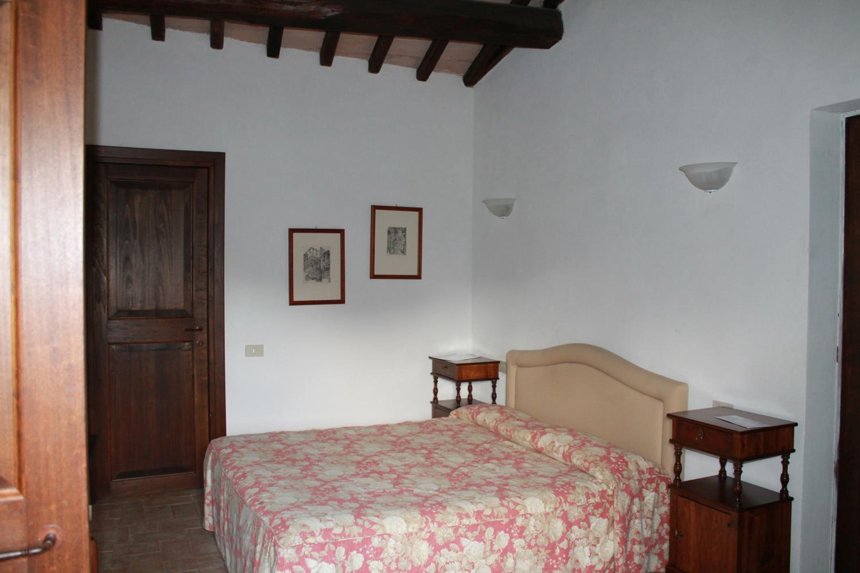 Double Room with Private Bathroom - Photo 4