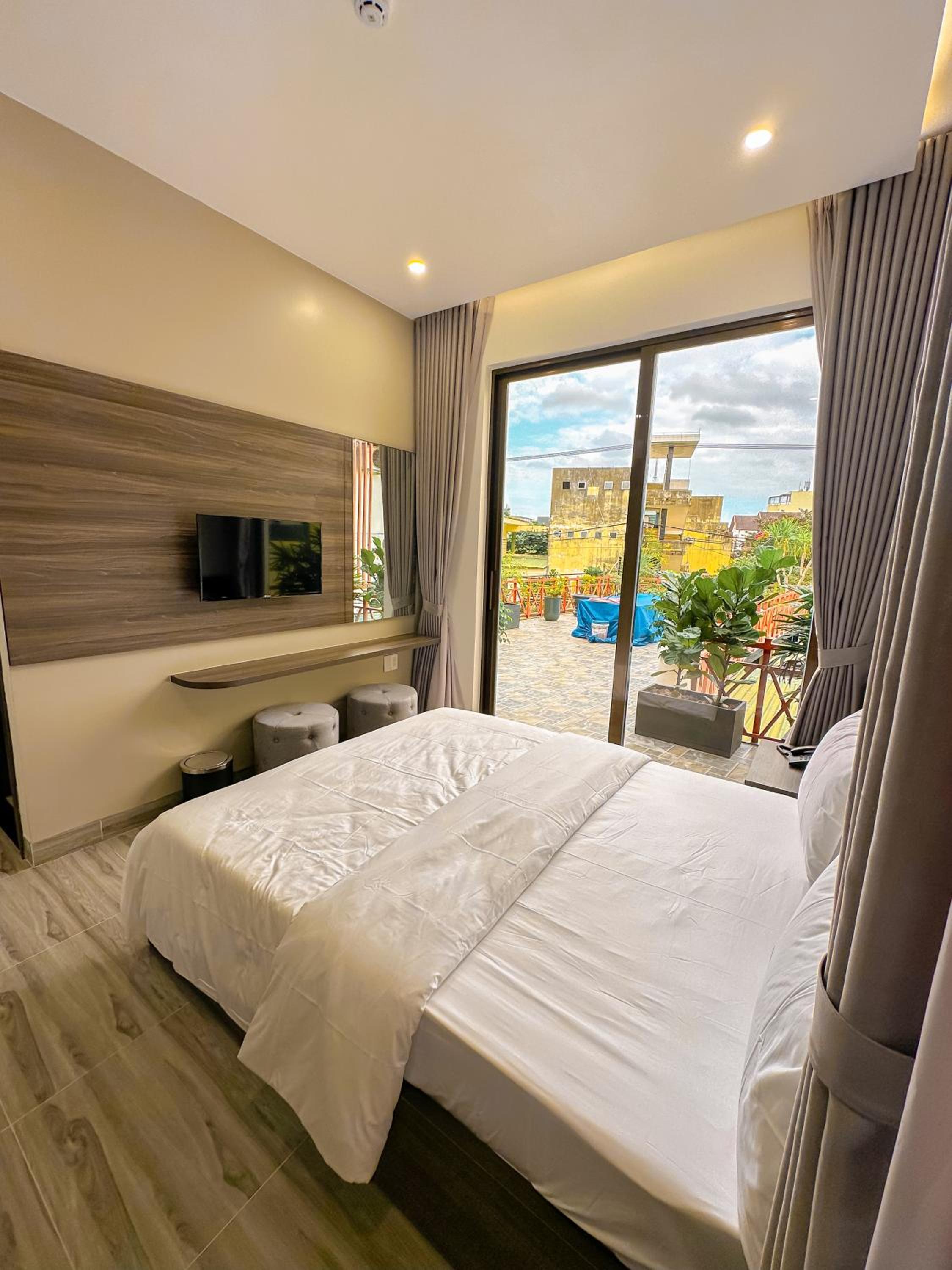Superior King Room - Photo 12