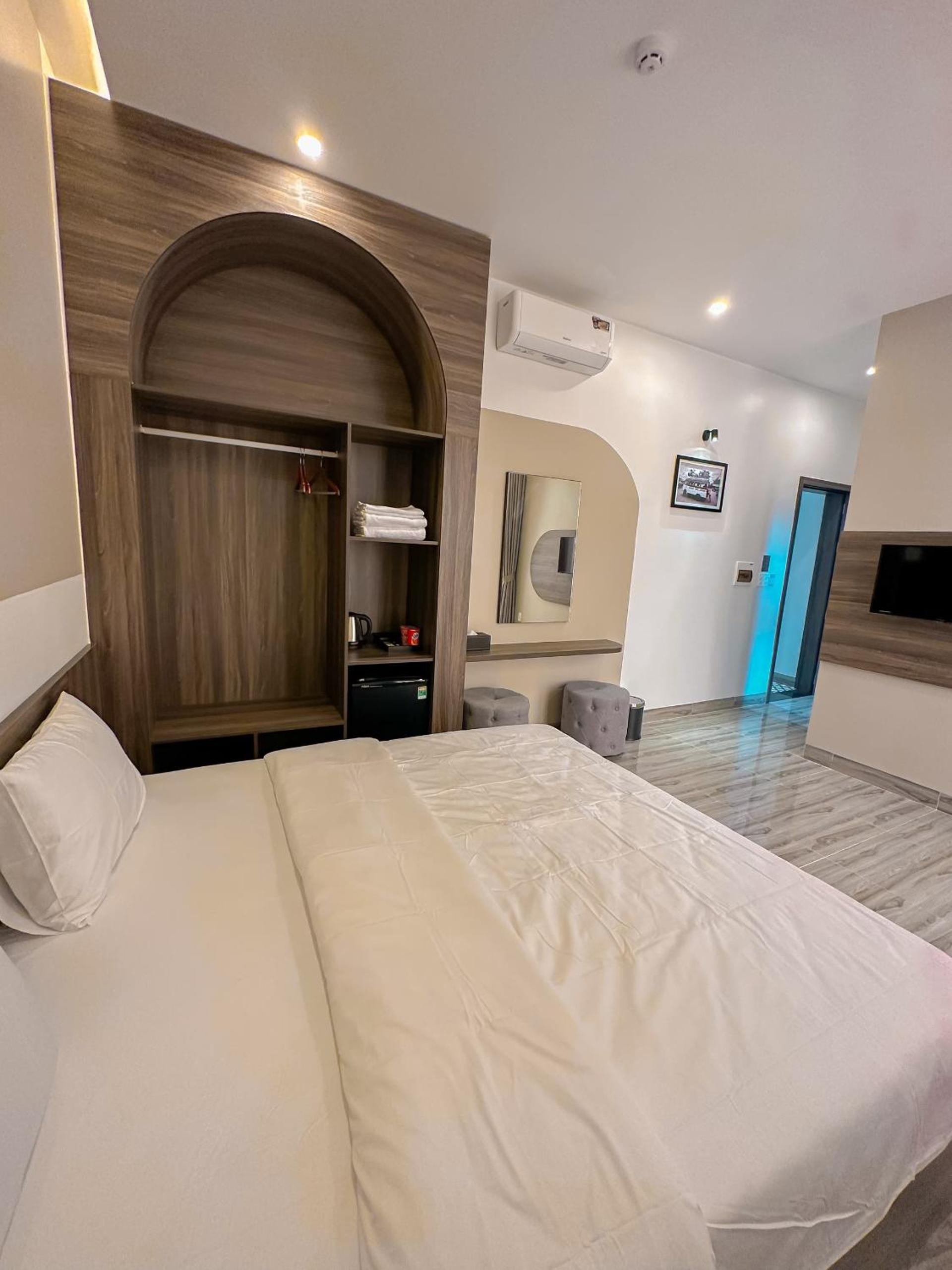 Superior King Room - Photo 11