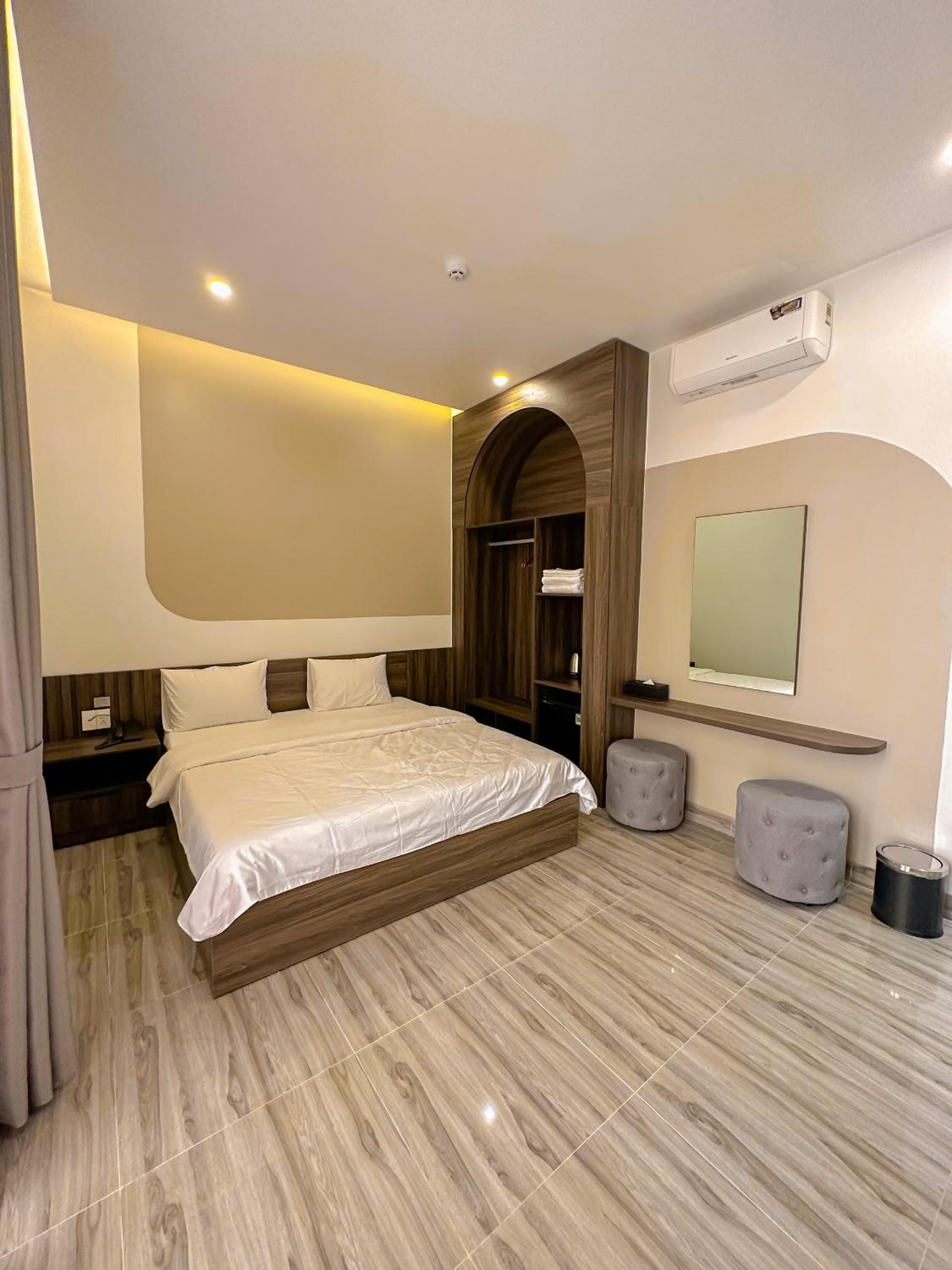 Superior King Room - Photo 13