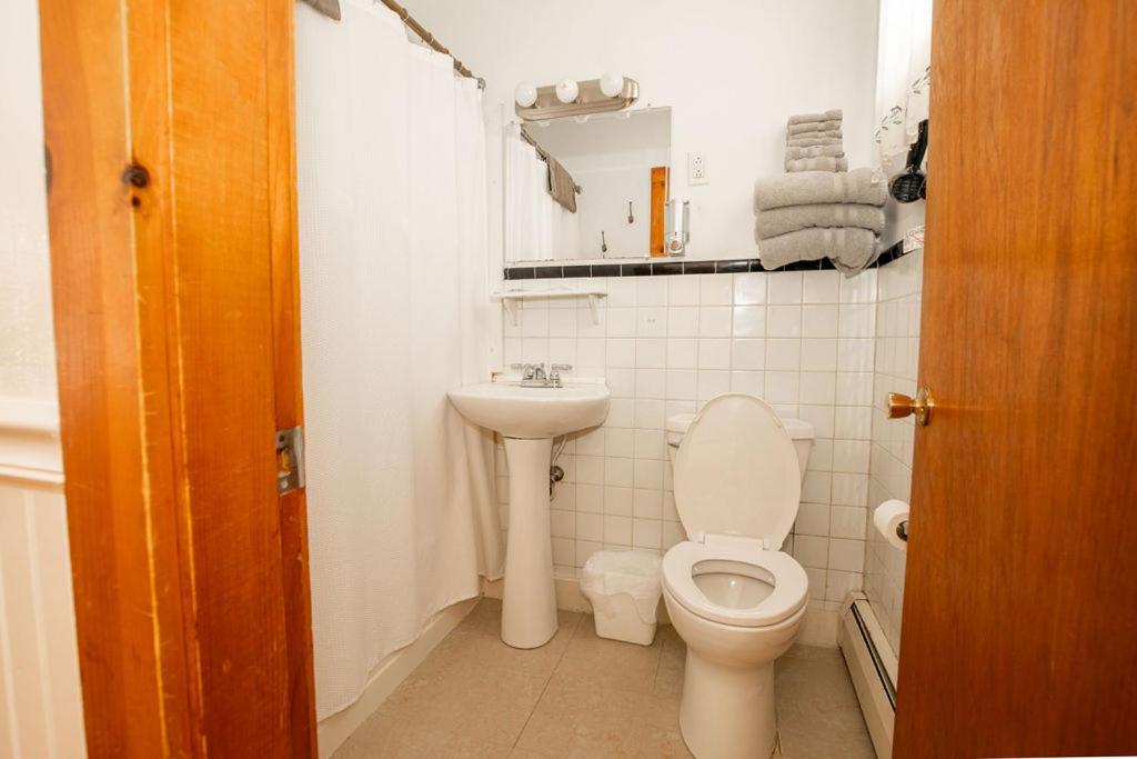 Standard Queen Room photo 3