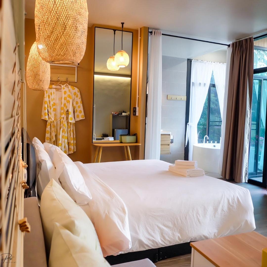 King Room with Lake View photo 3