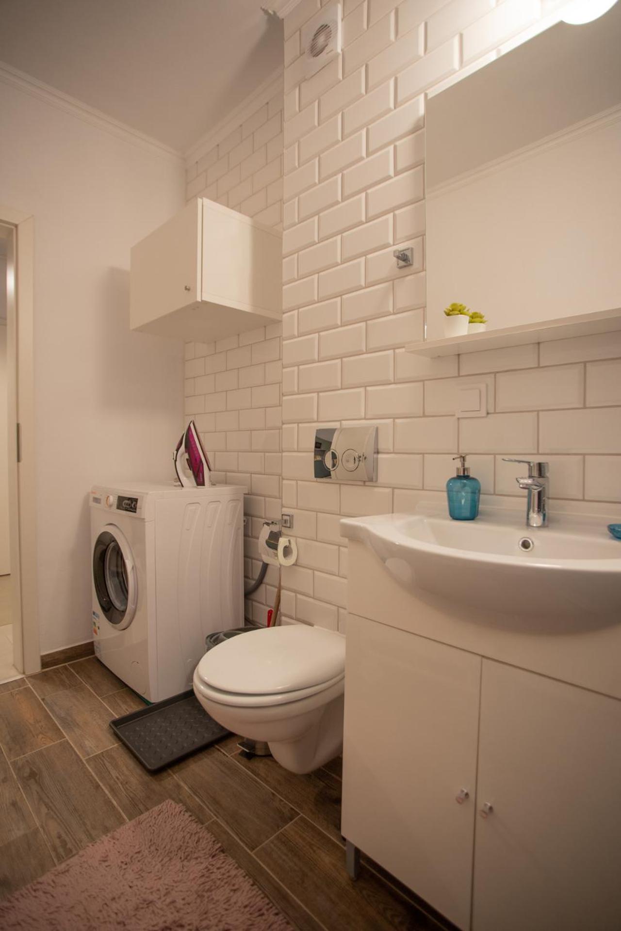 Apartment - Photo 2