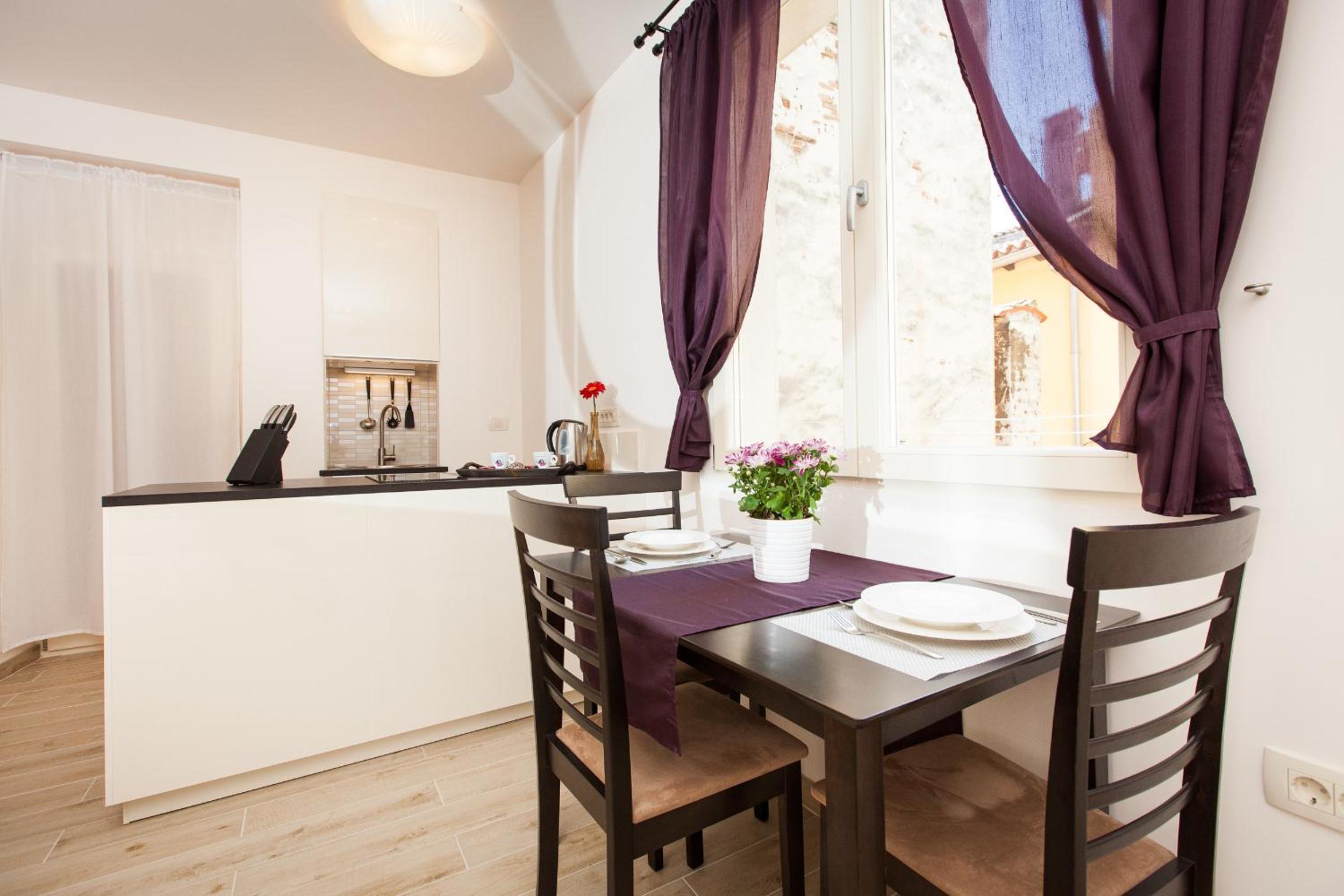 One-Bedroom Apartment - Photo 4