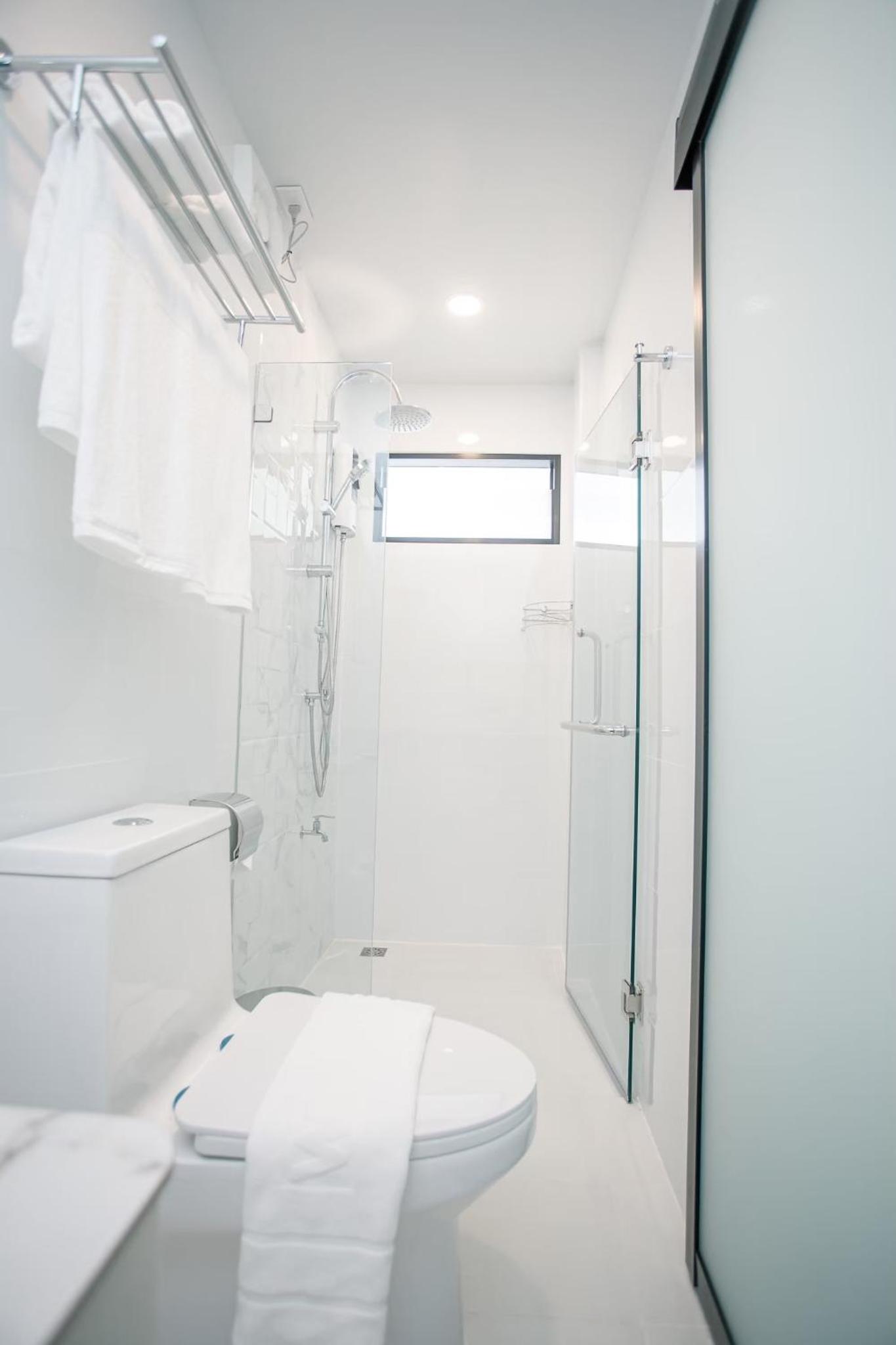 Deluxe King Room - Photo 4