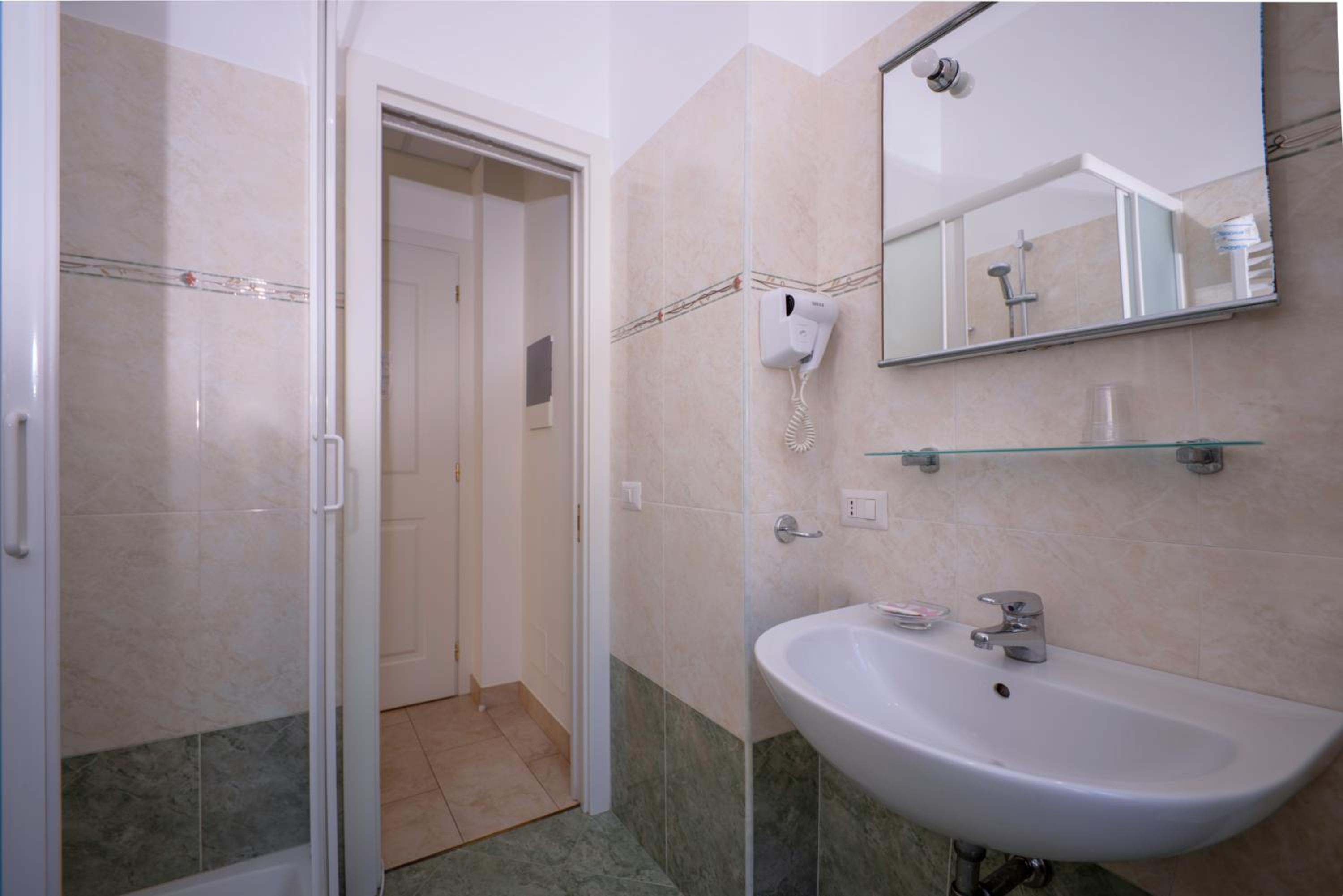 Standard Triple Room photo 3