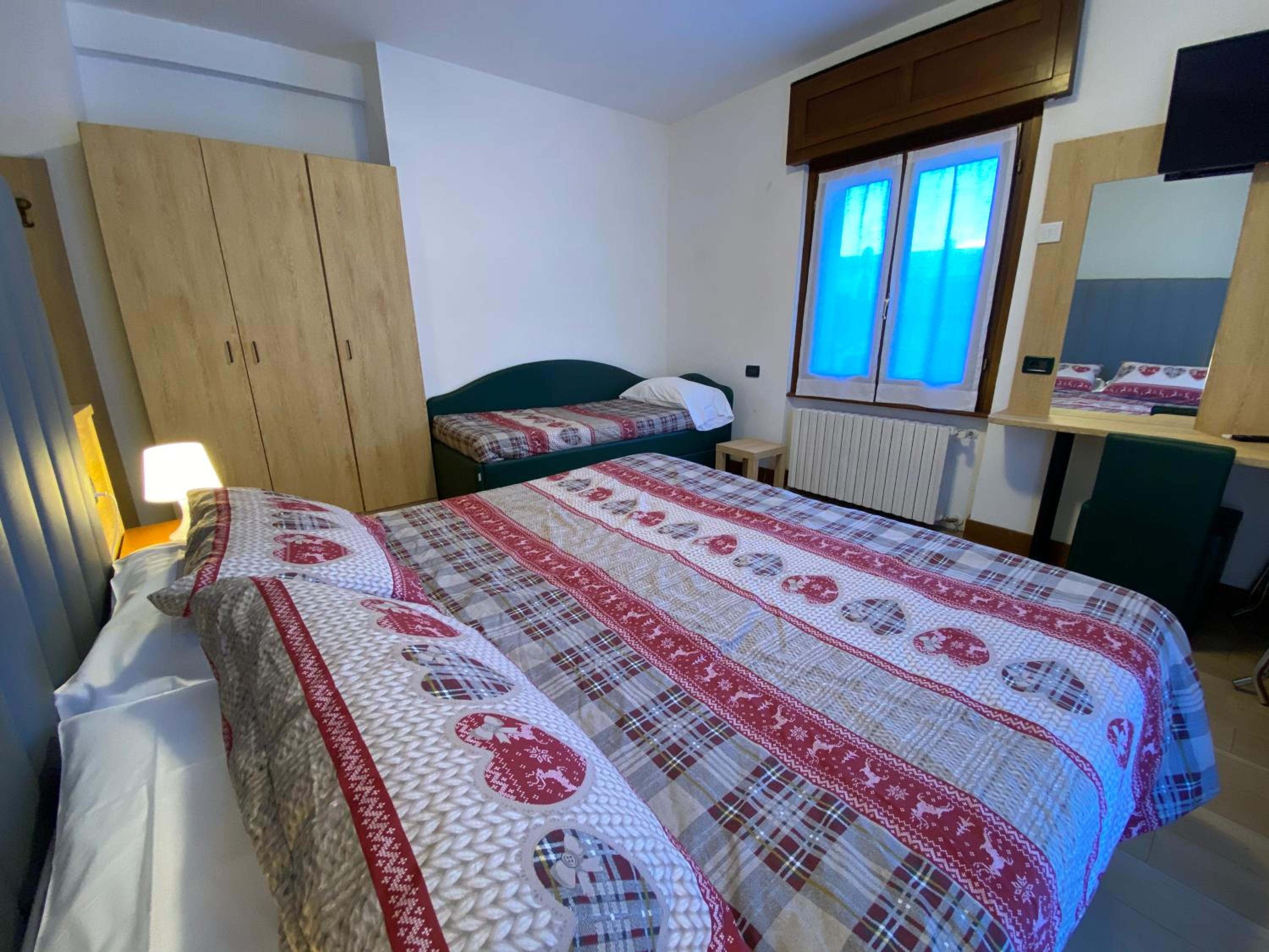 Quadruple Room - Photo 3