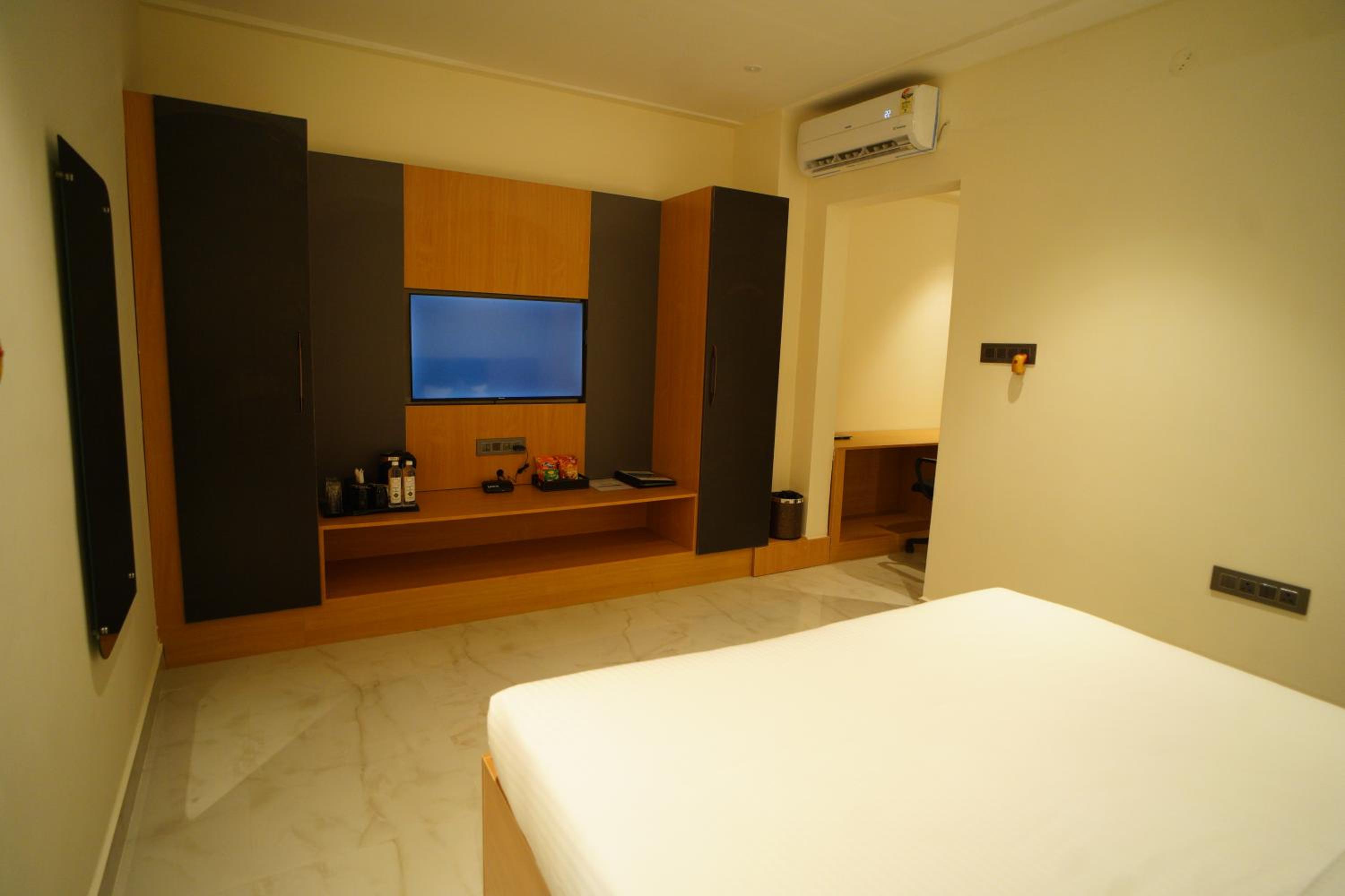 Suite - Photo 7