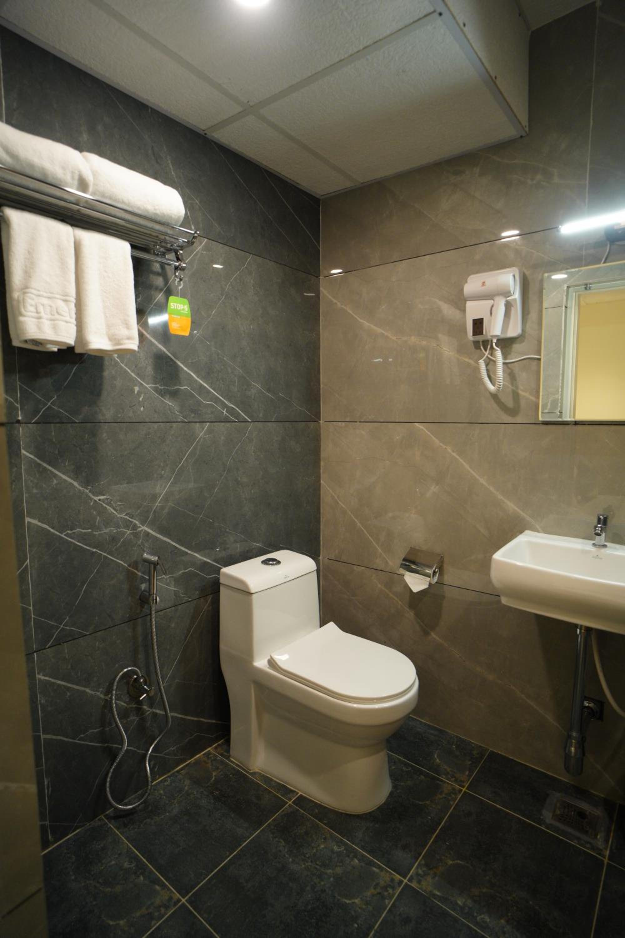 Suite - Photo 3