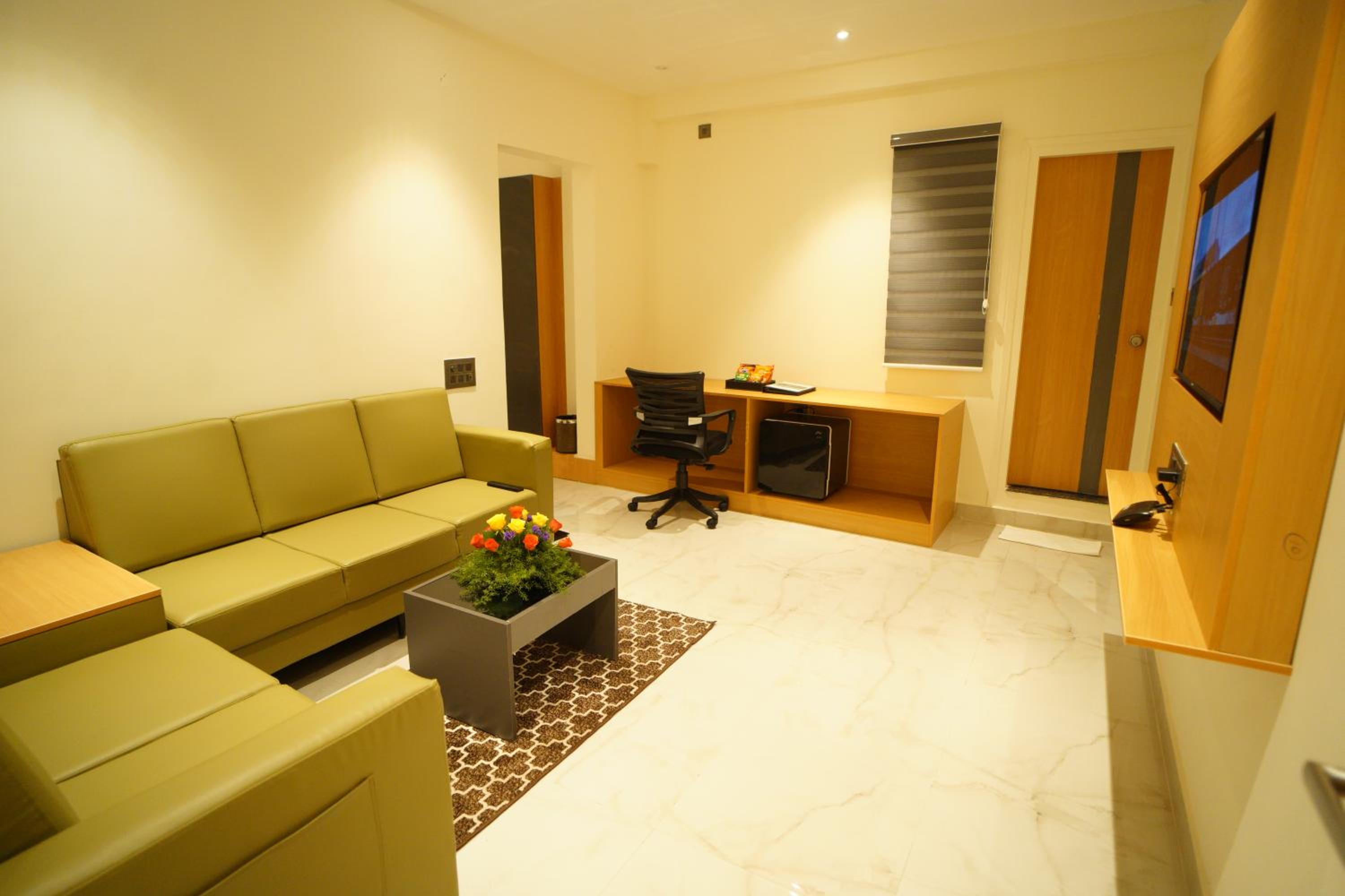 Suite - Photo 9