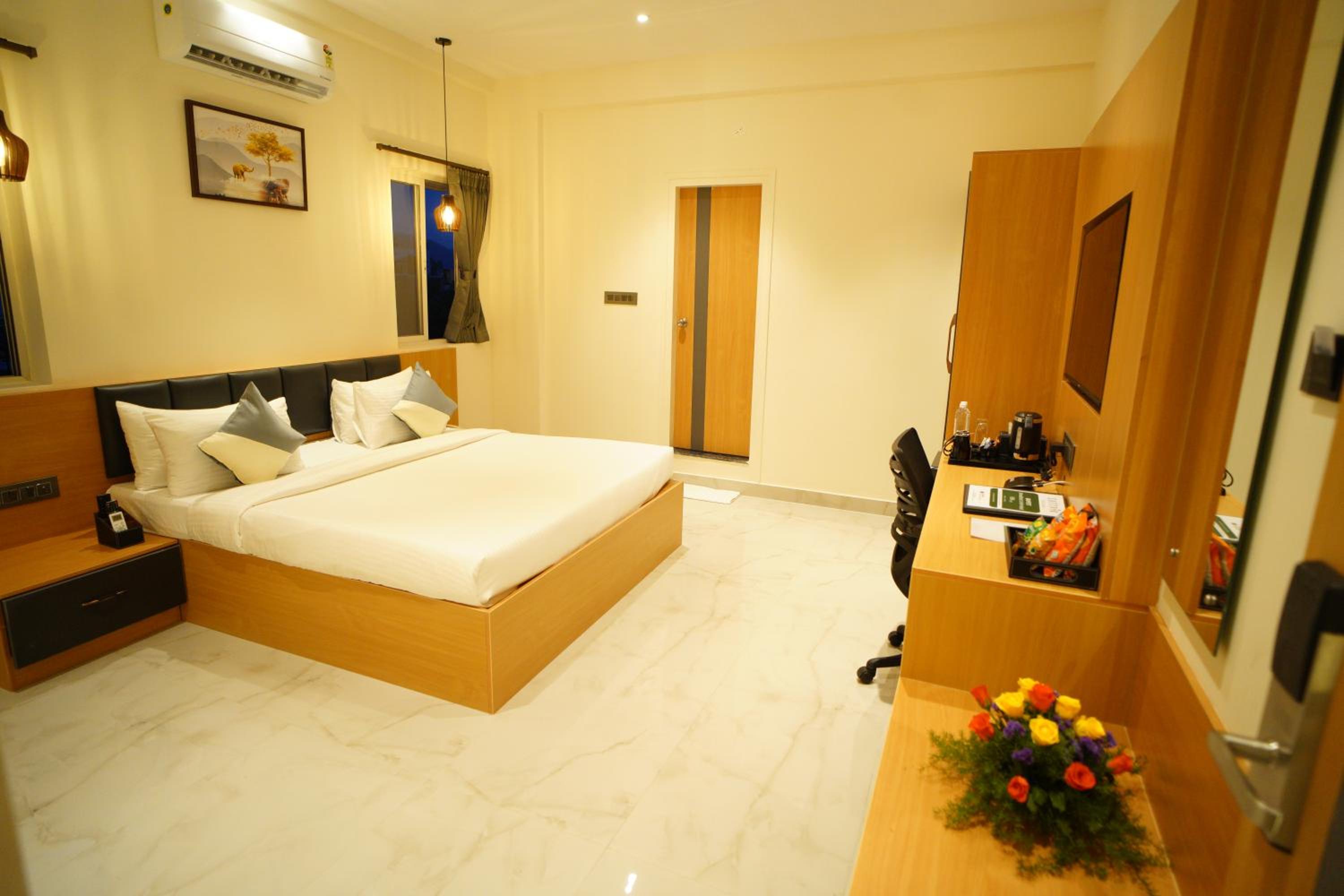 Deluxe Room - Photo 5