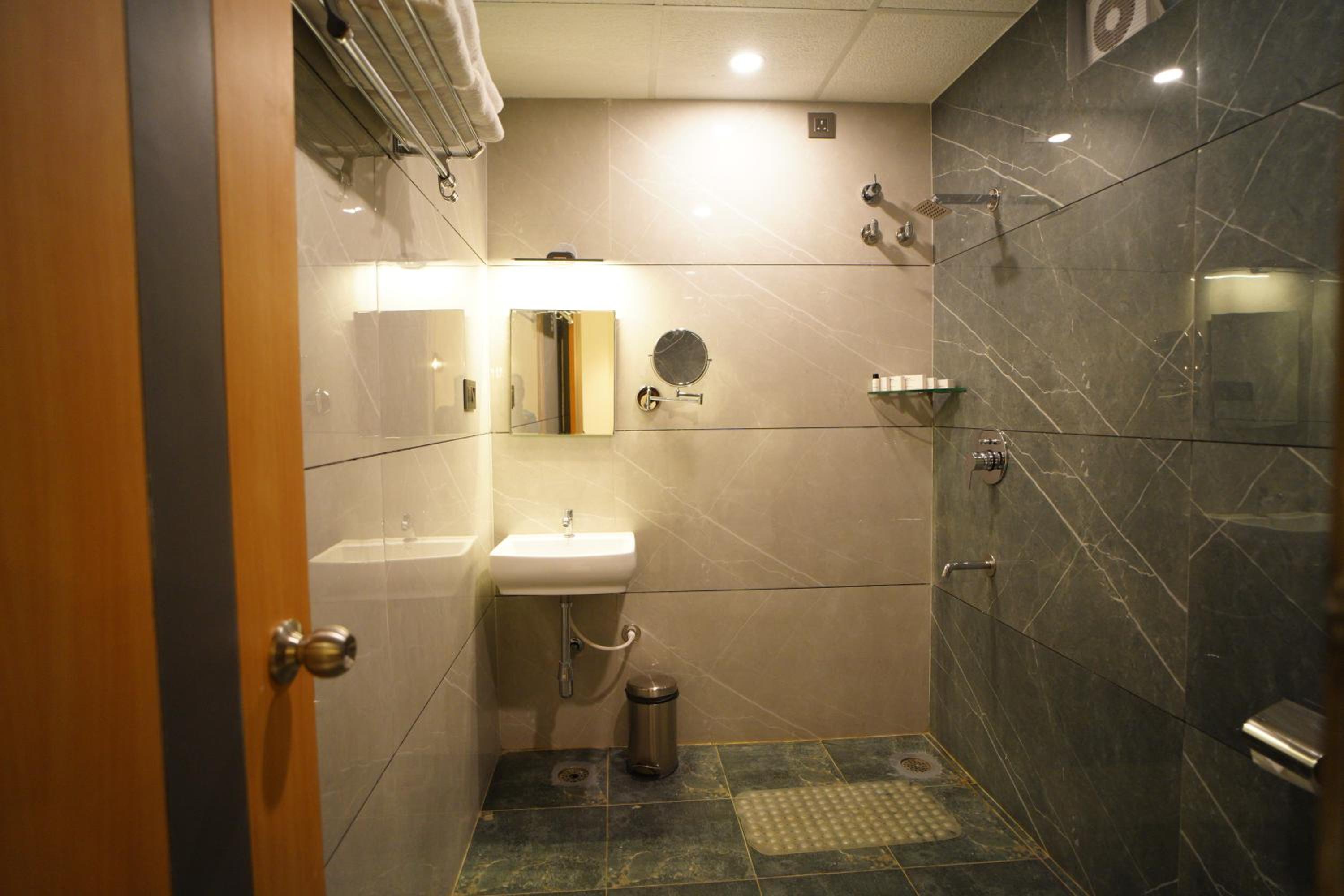Deluxe Room - Photo 2