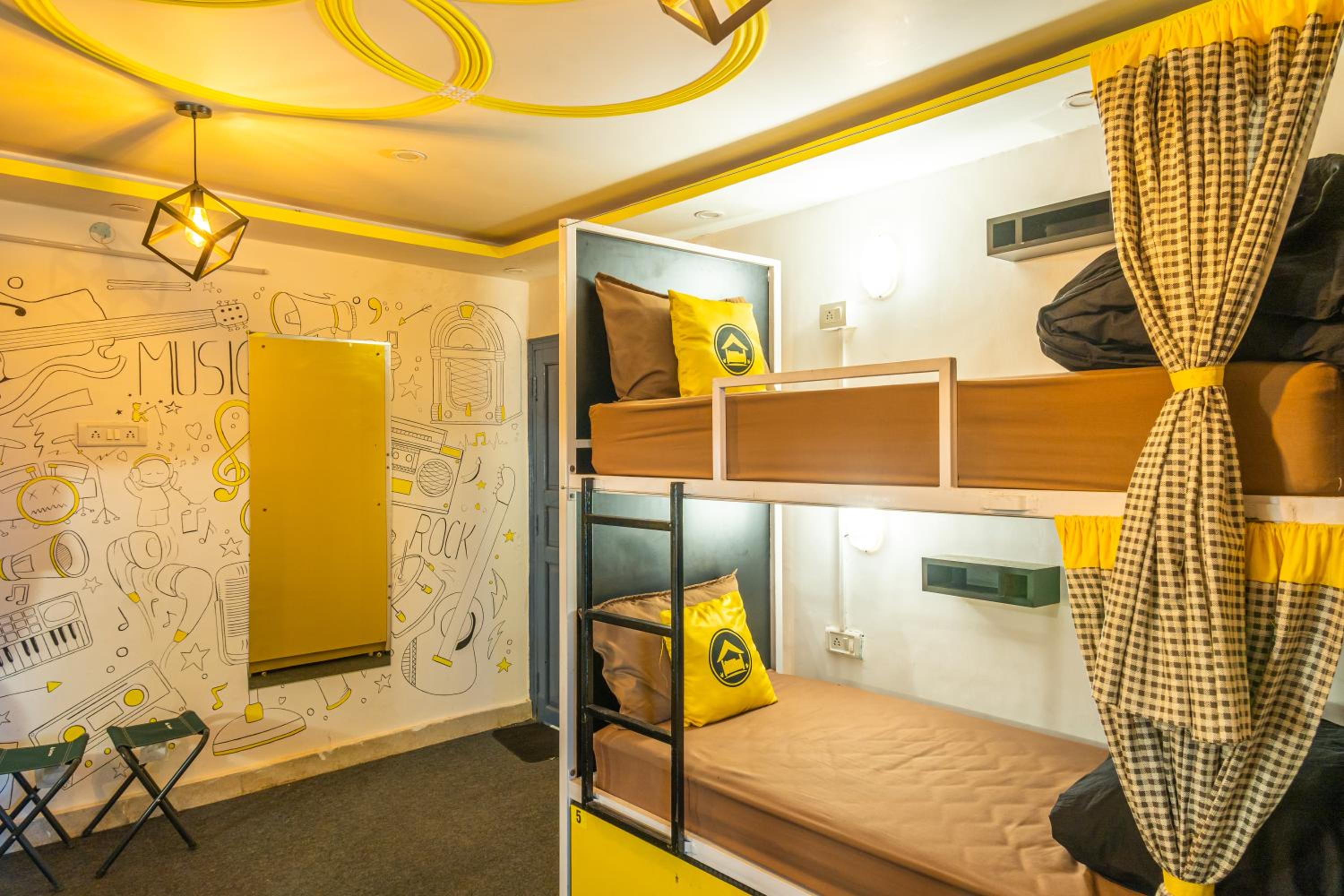 Bed in 6-Bed Mixed Dormitory Room photo 3