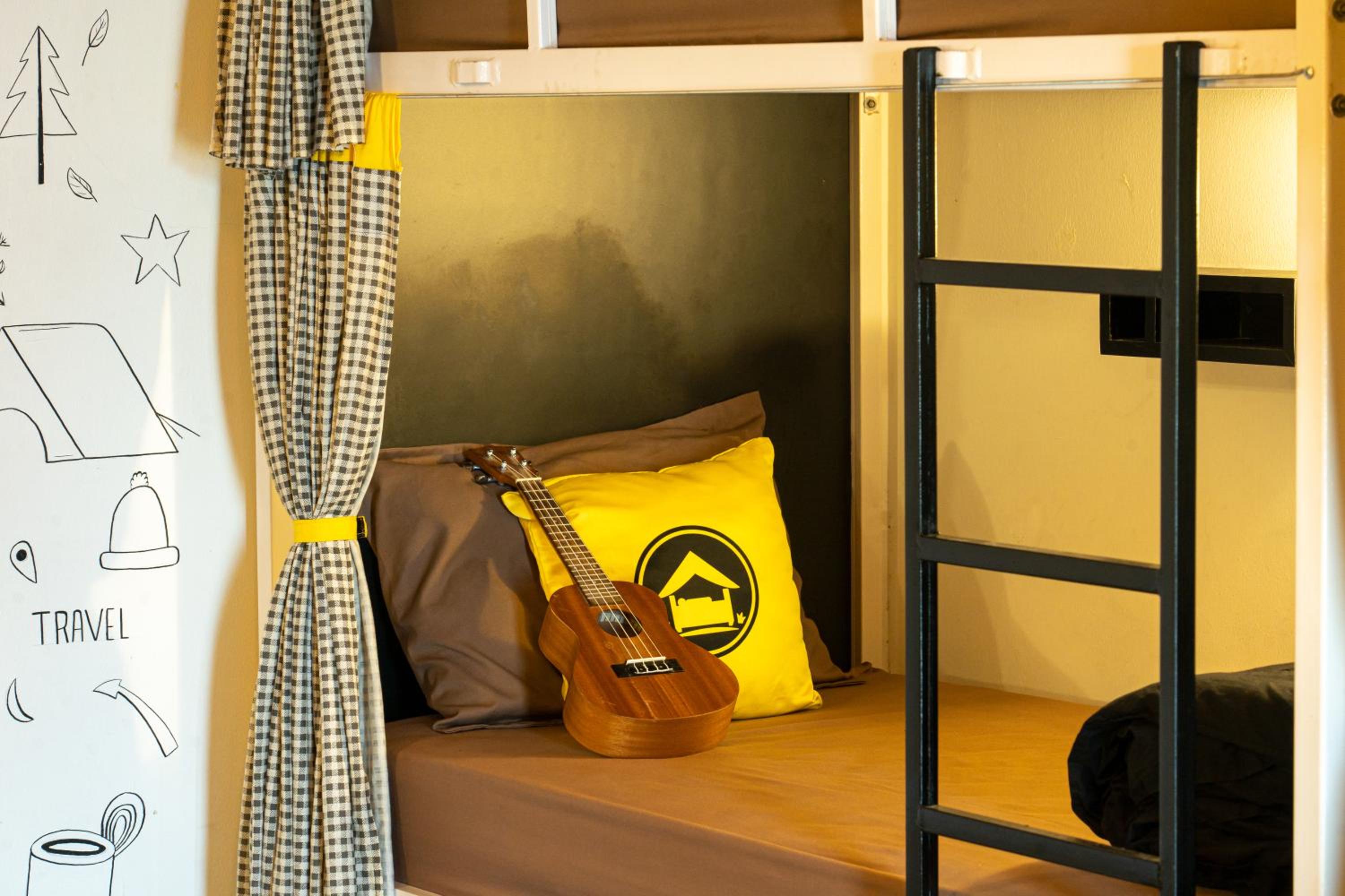 Bed in 6-Bed Mixed Dormitory Room photo 2